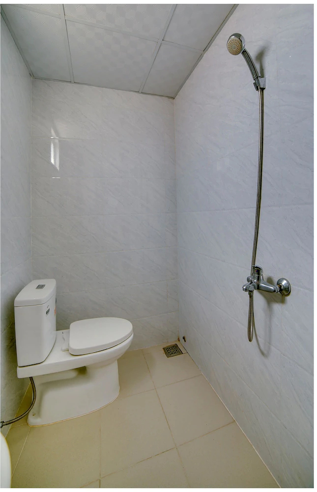 Vinh Hoa Hotel by OYO Rooms