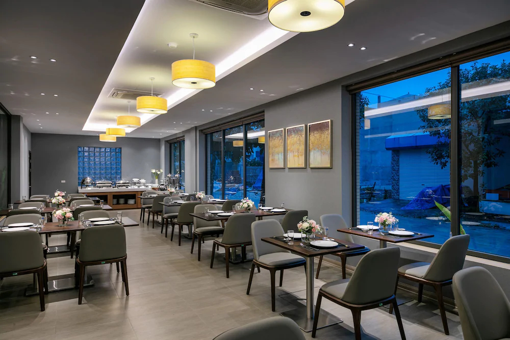 Golden Season Hotel