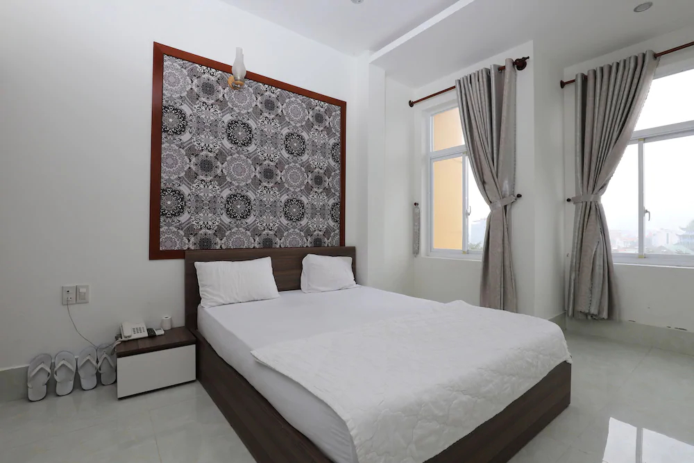 Rang Dong Hotel  by OYO Rooms