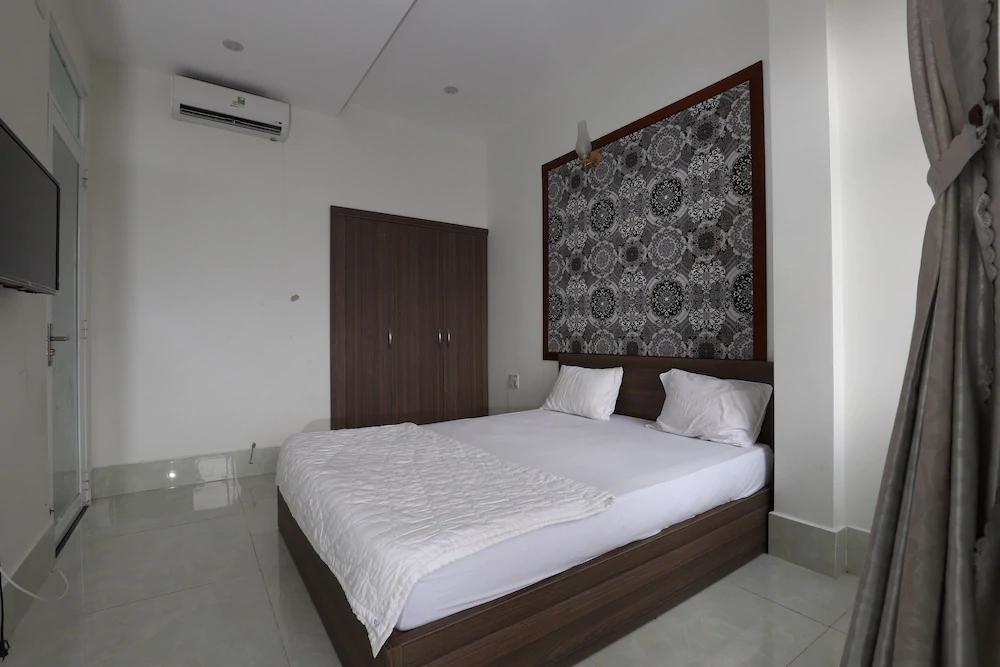 Rang Dong Hotel  by OYO Rooms