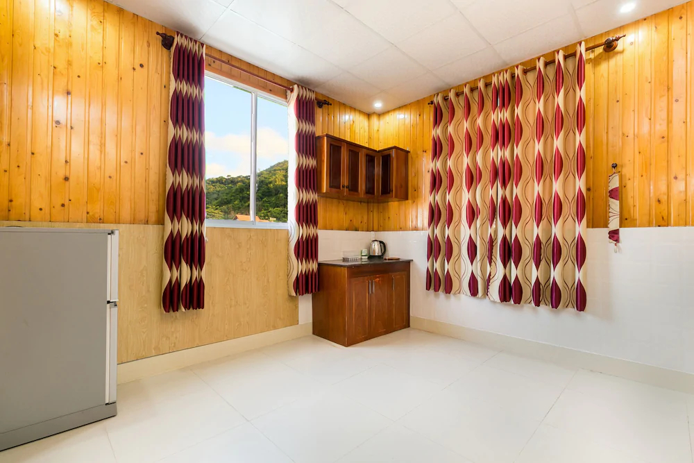 Xuan Thuy Hotel by OYO Rooms