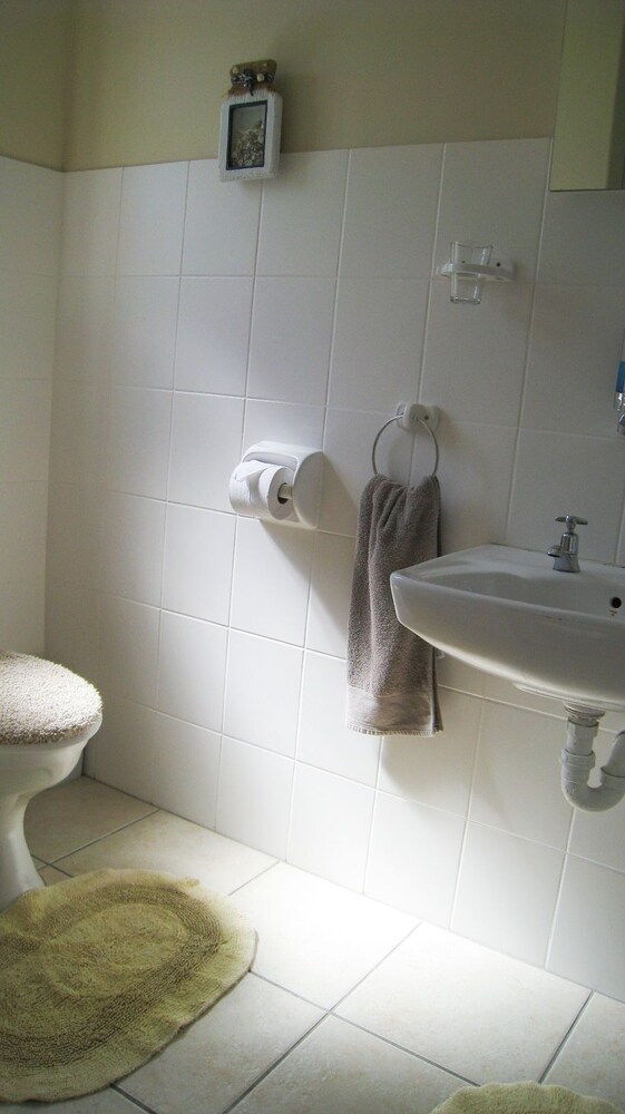 Dolphin Inn Guest House