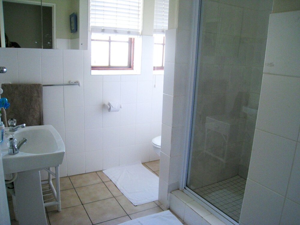 Dolphin Inn Guest House