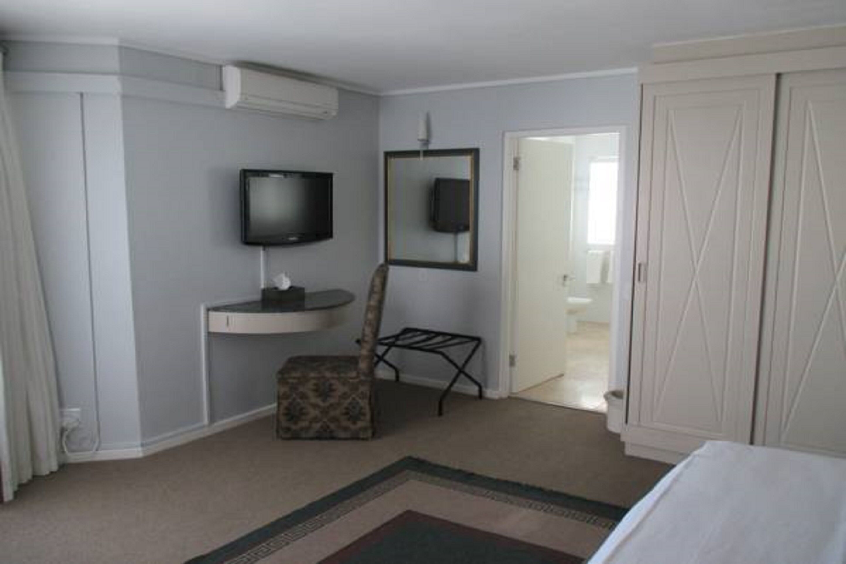 Morea House, Autograph Collection