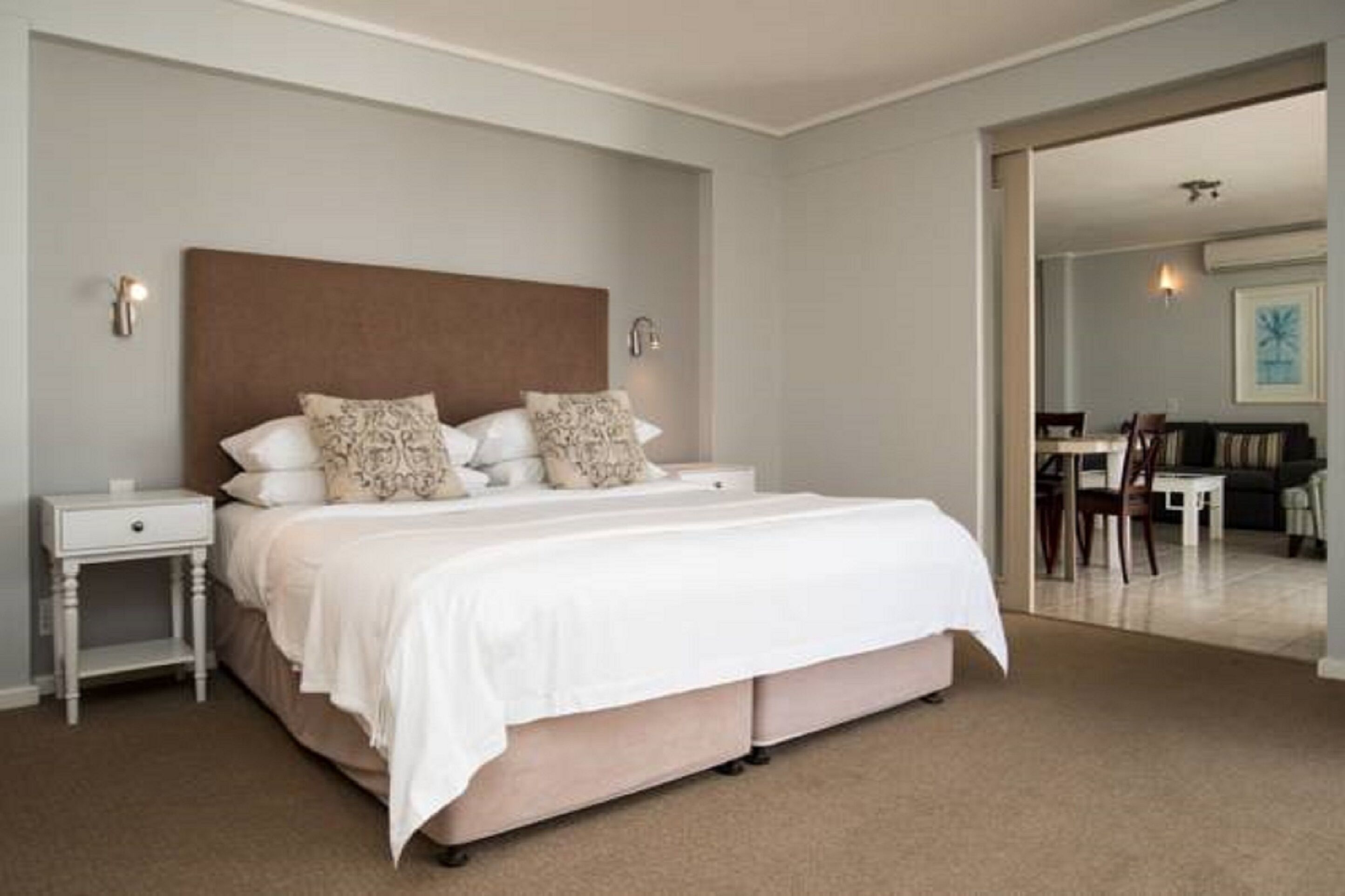 Morea House, Autograph Collection