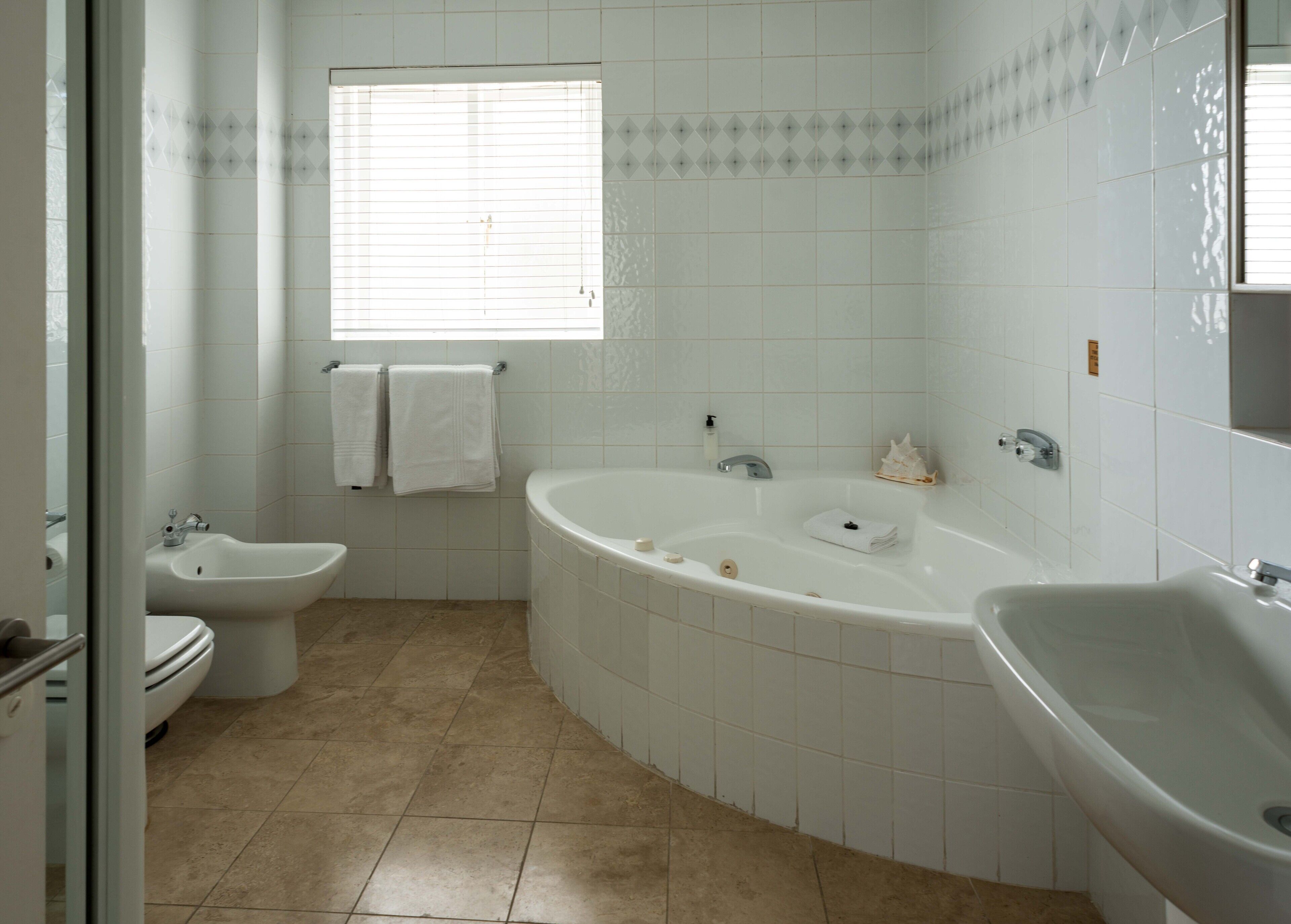 Morea House, Autograph Collection