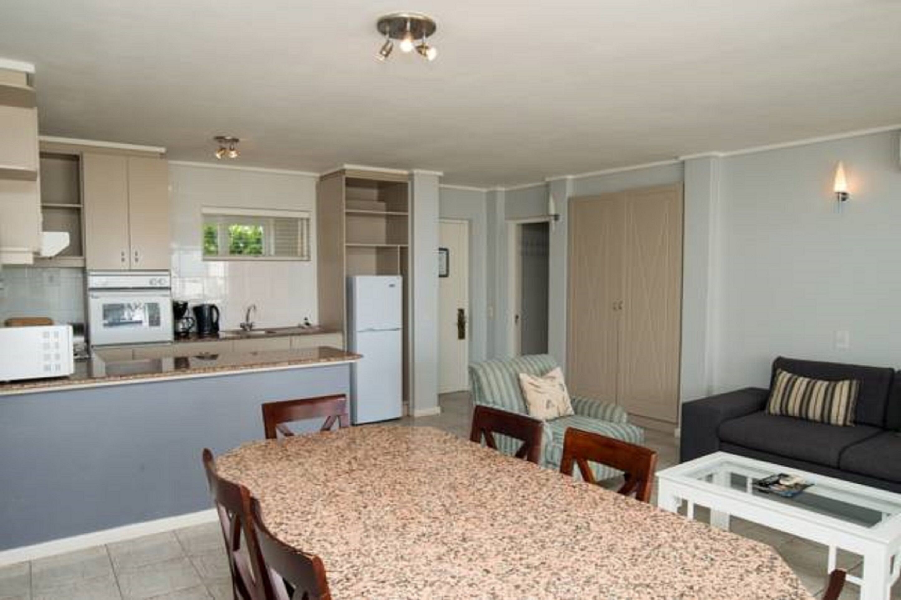 Morea House, Autograph Collection