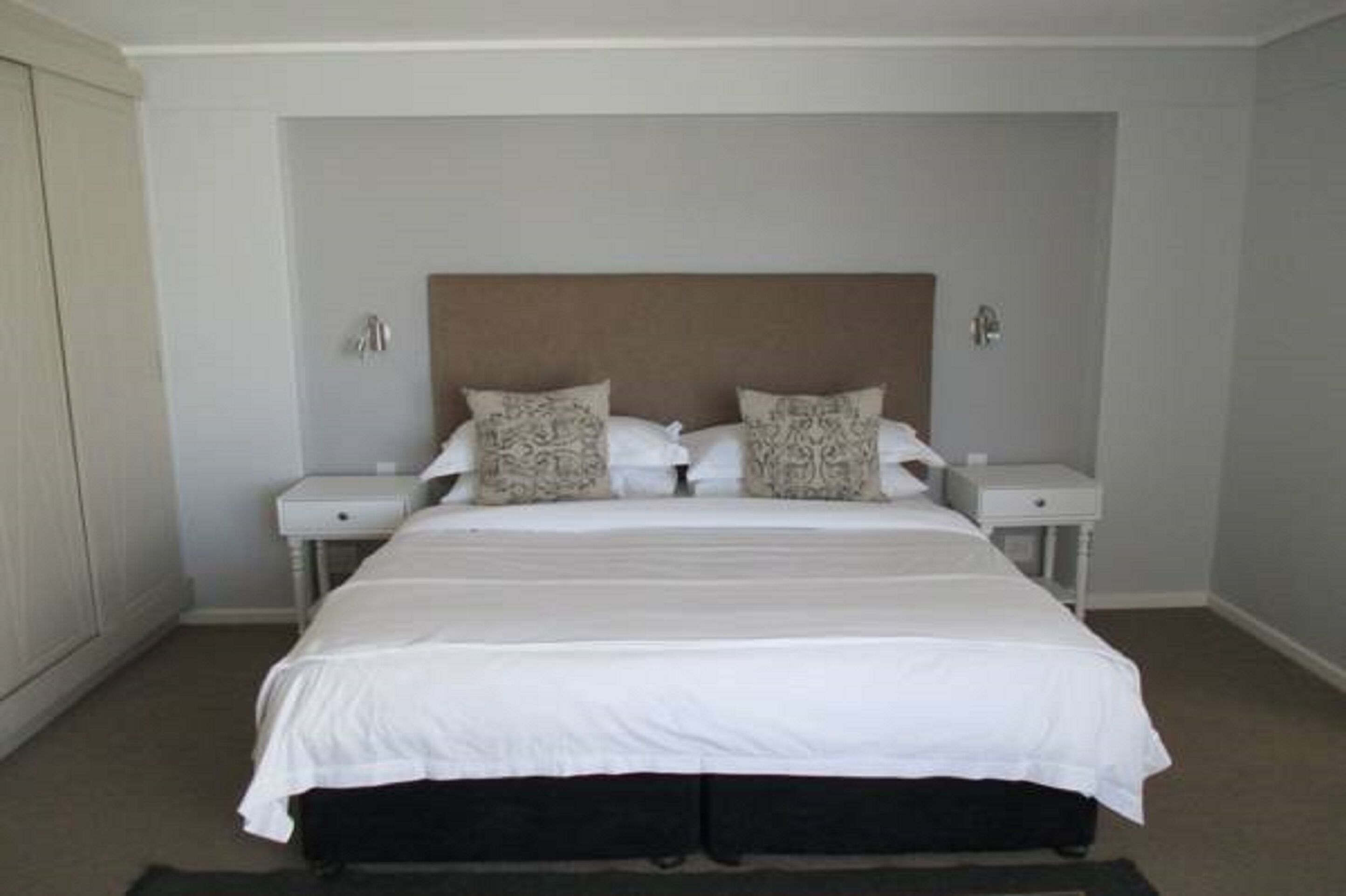 Morea House, Autograph Collection