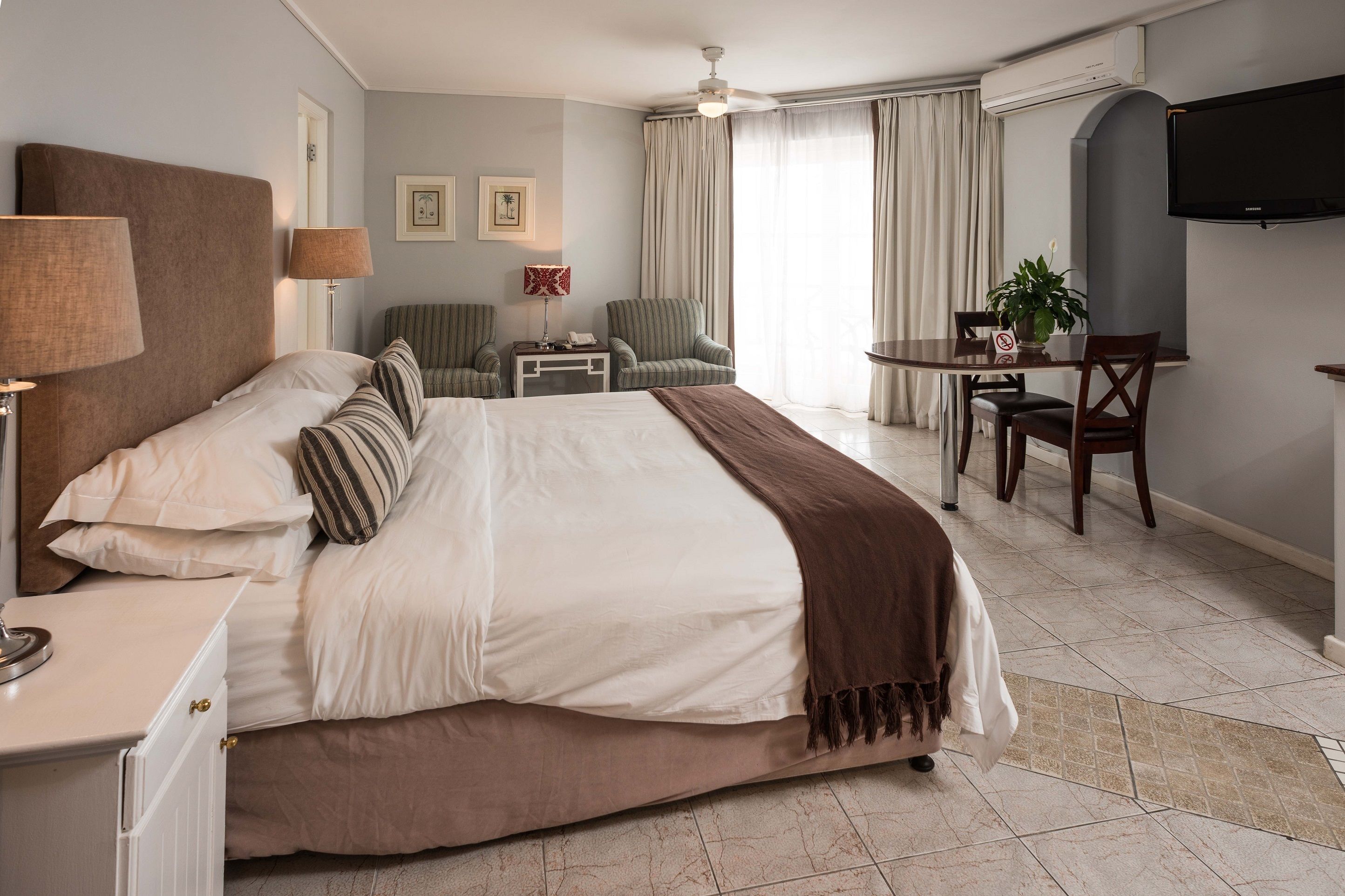 Morea House, Autograph Collection