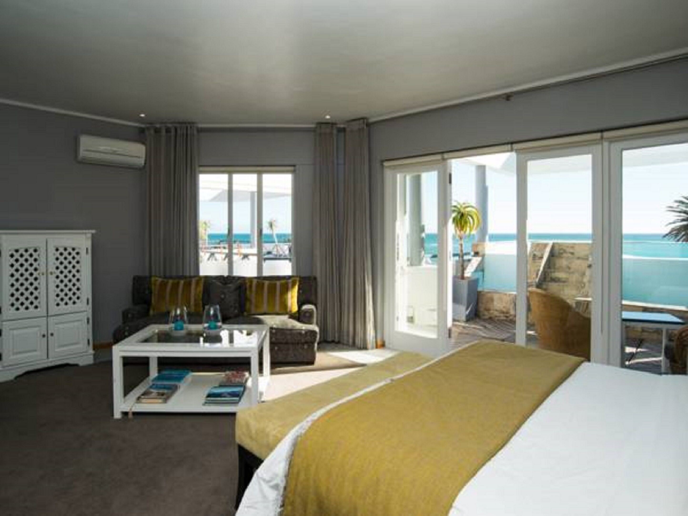 Morea House, Autograph Collection