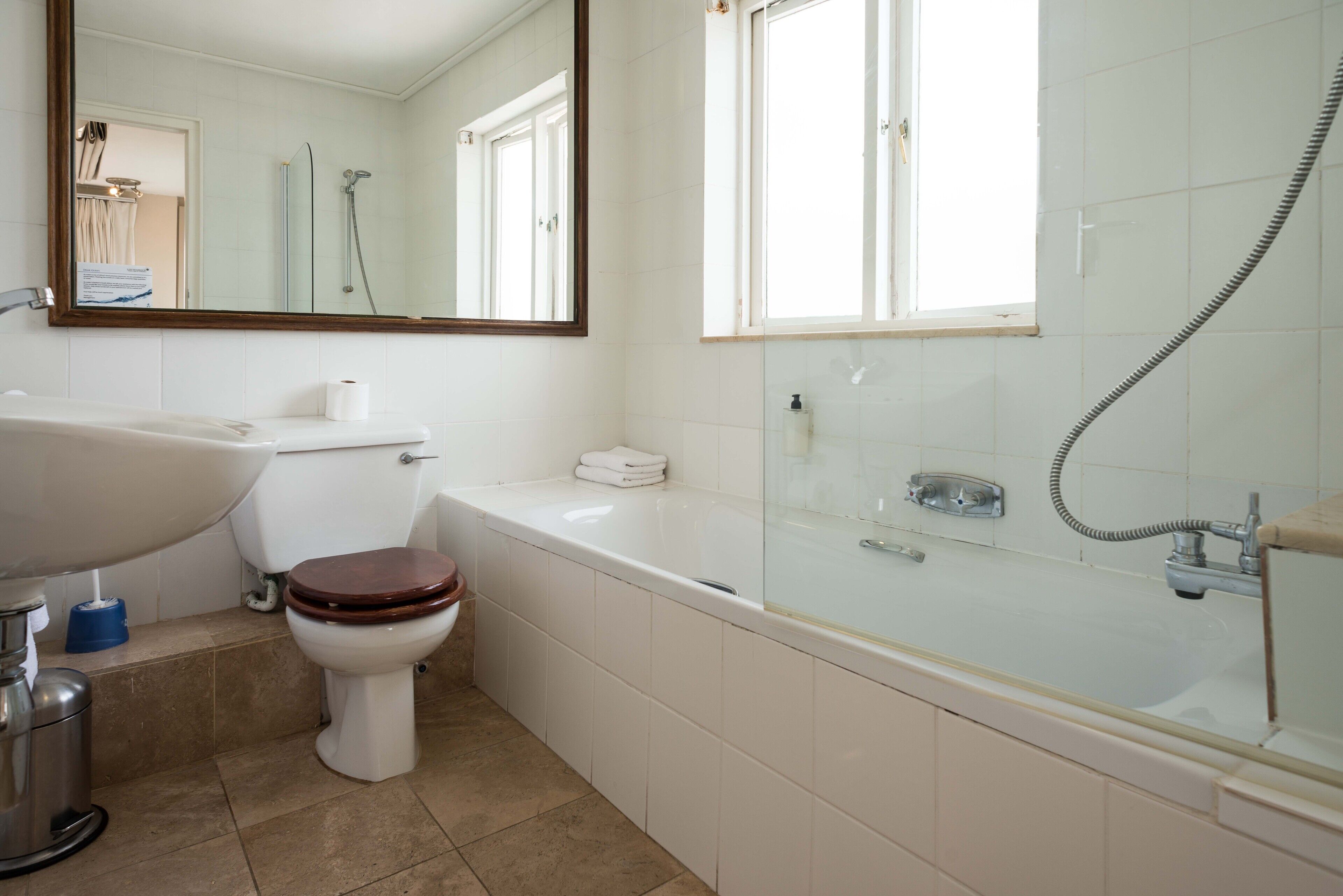 Morea House, Autograph Collection