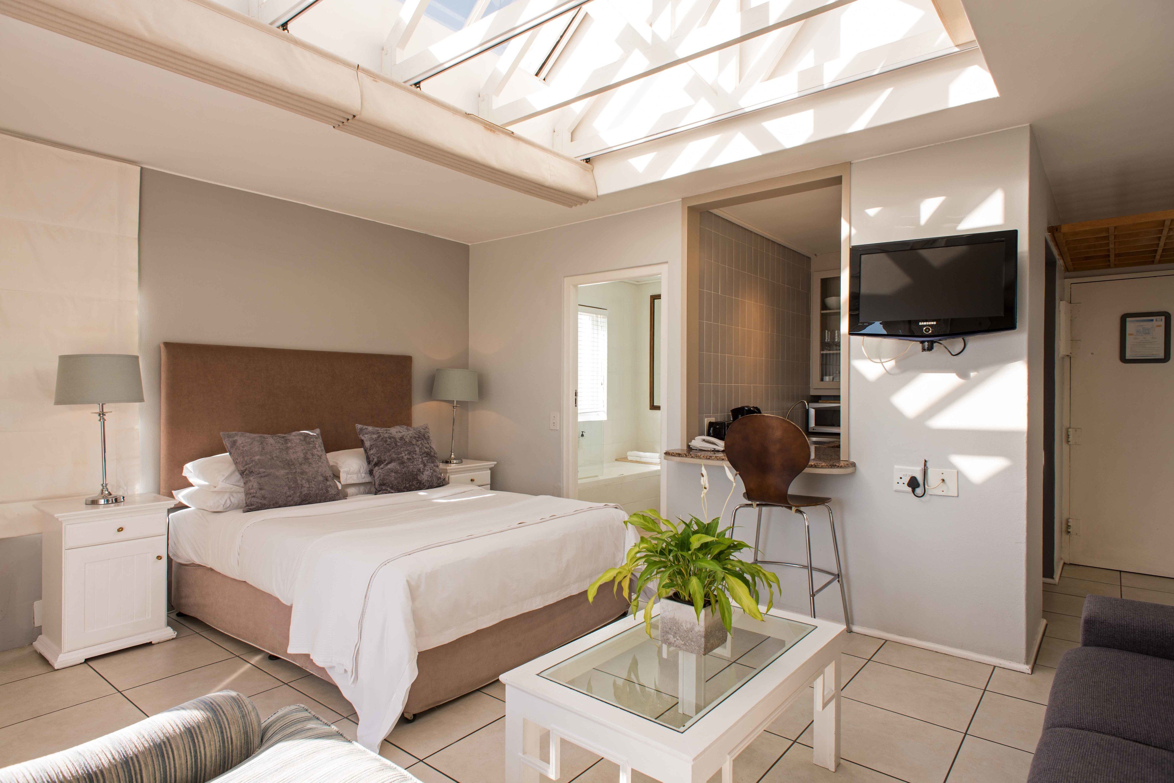 Morea House, Autograph Collection