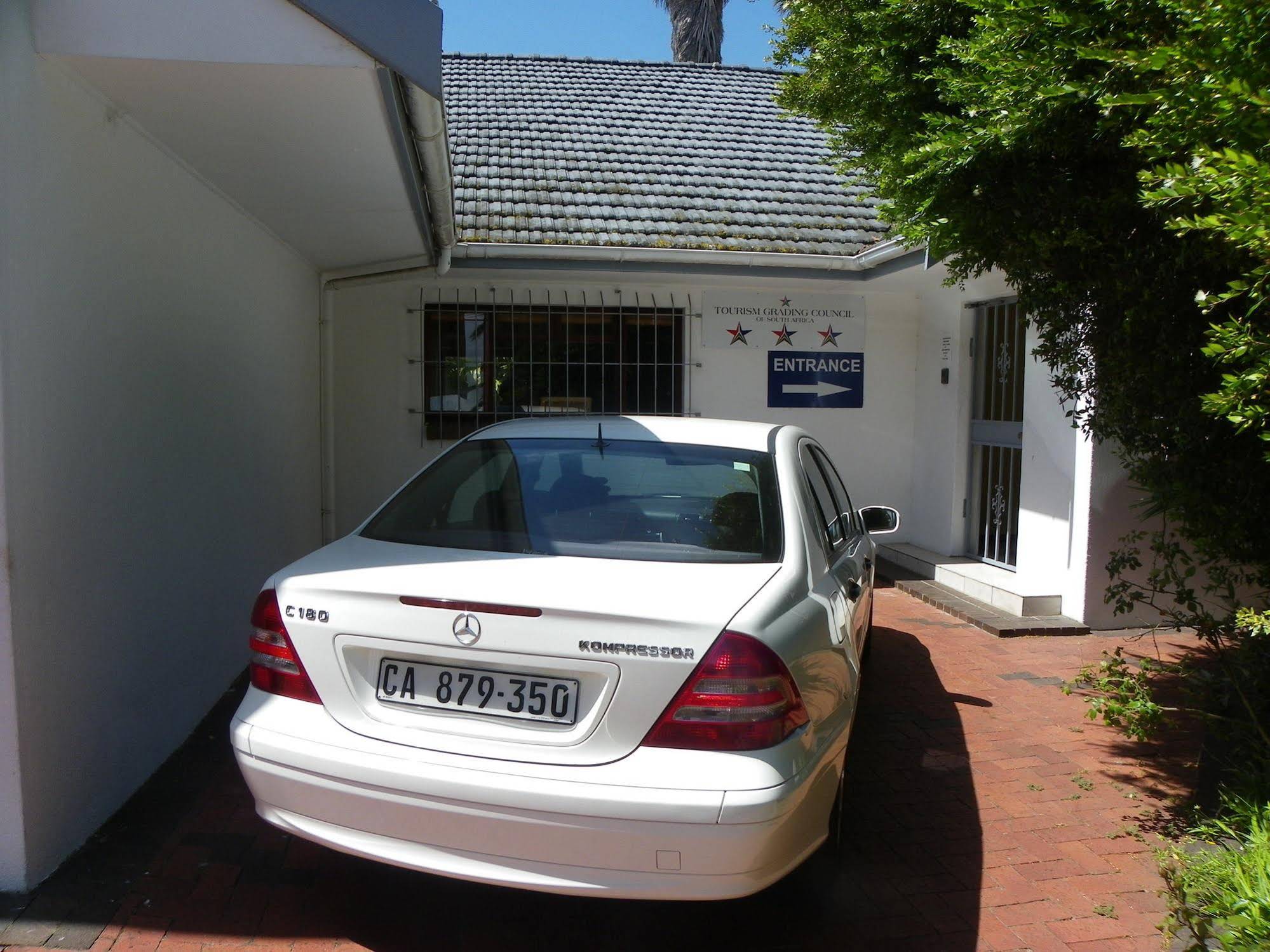 Cape Town Palms Bed and Breakfast & Self Catering Guest House