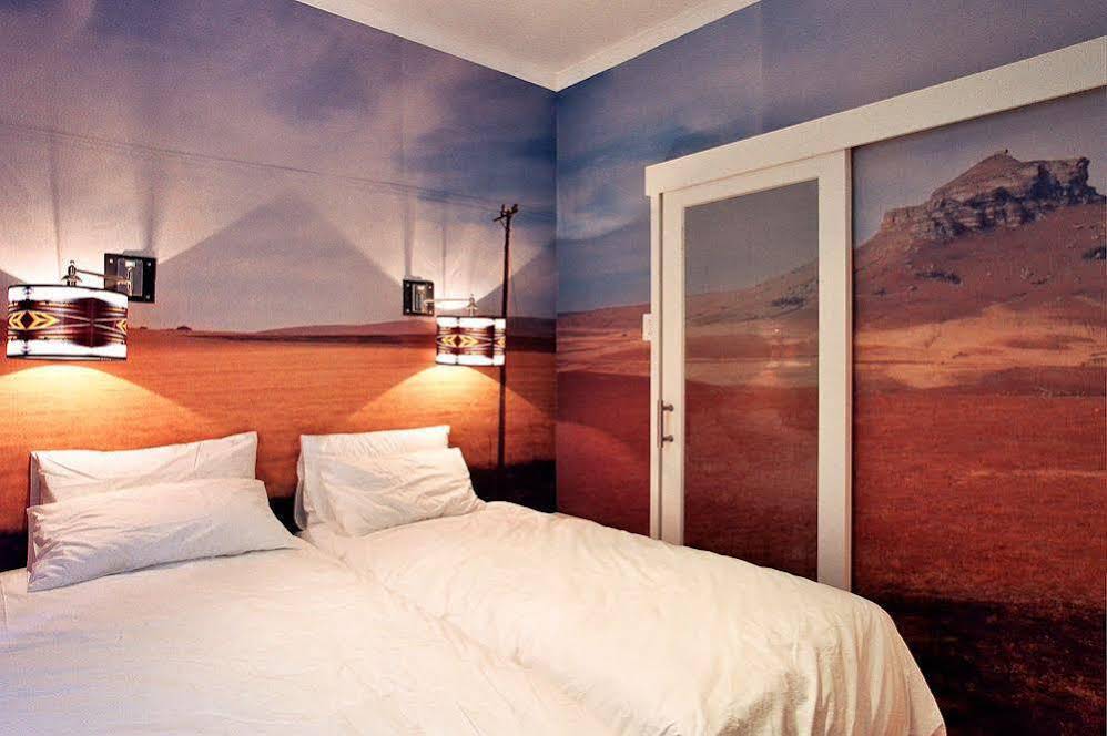 Daddy Long Legs Art-Hotel