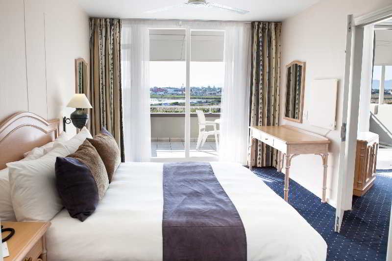 Dolphin Beach Hotel