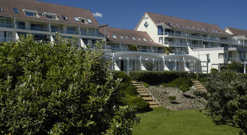 Dolphin Beach Hotel
