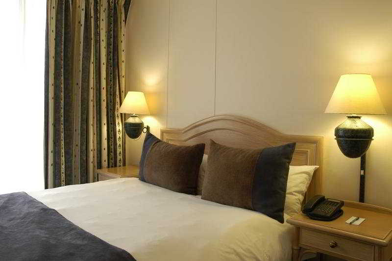 Dolphin Beach Hotel