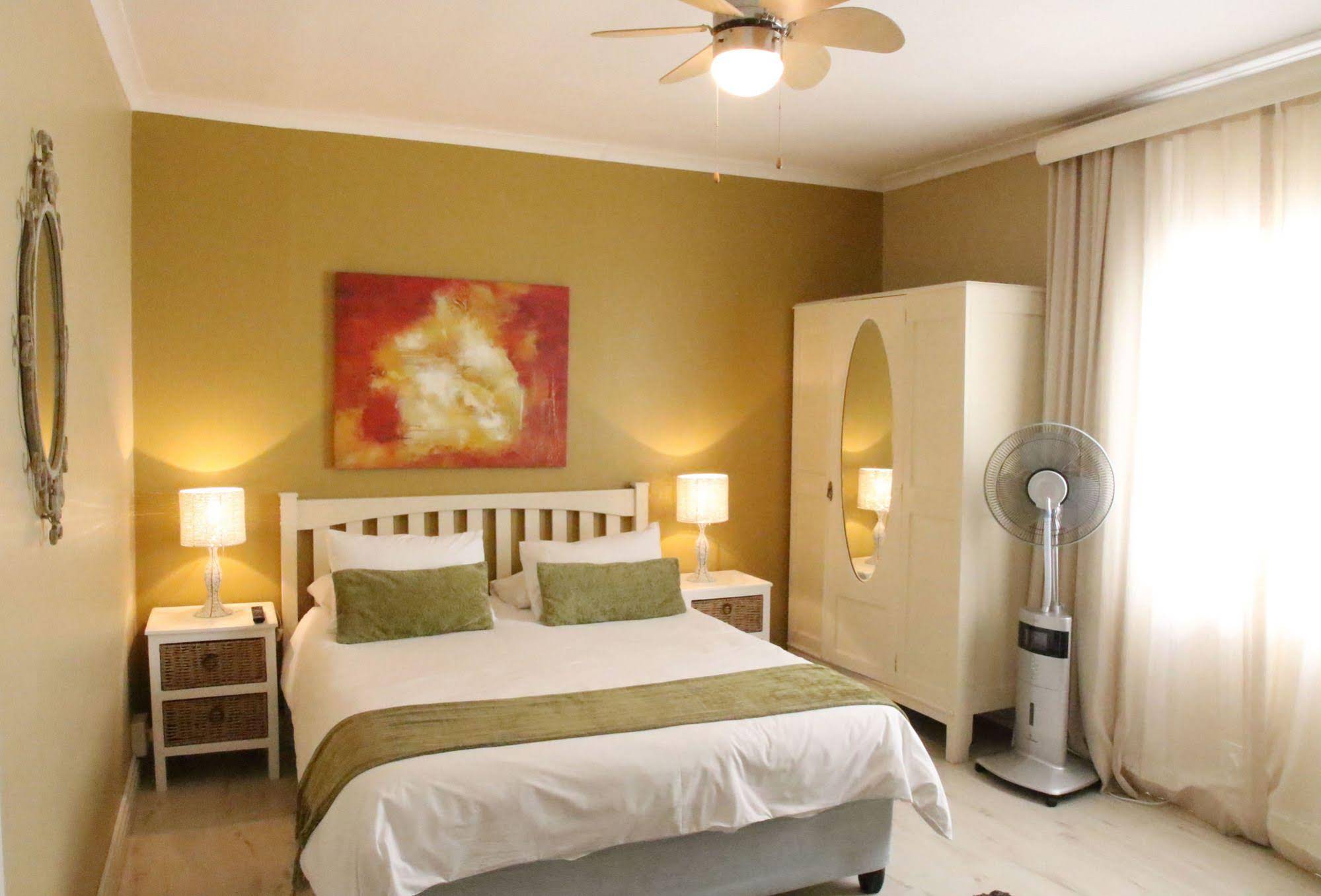 Dolphin Inn Guesthouse