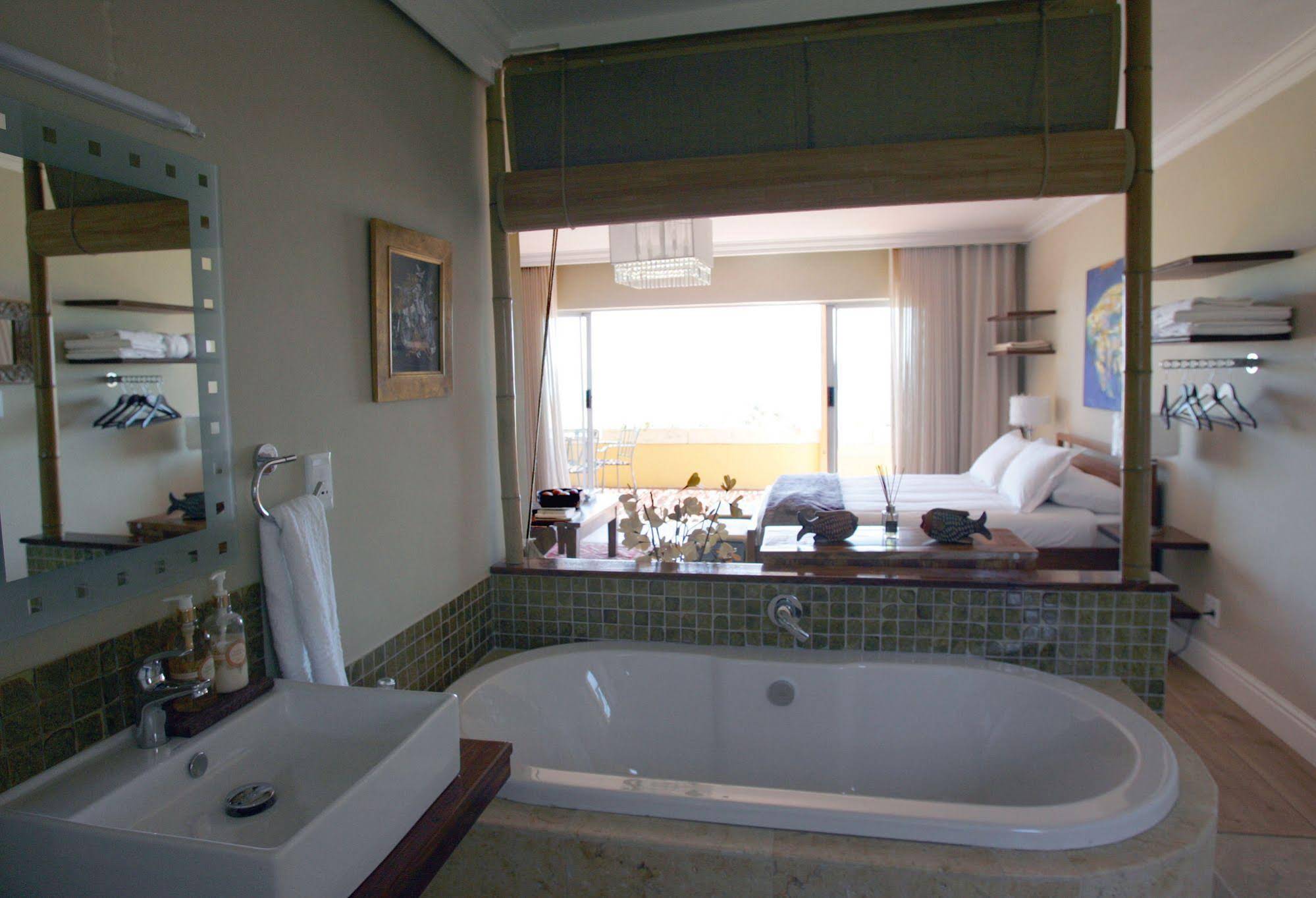 Dolphin Inn Guesthouse