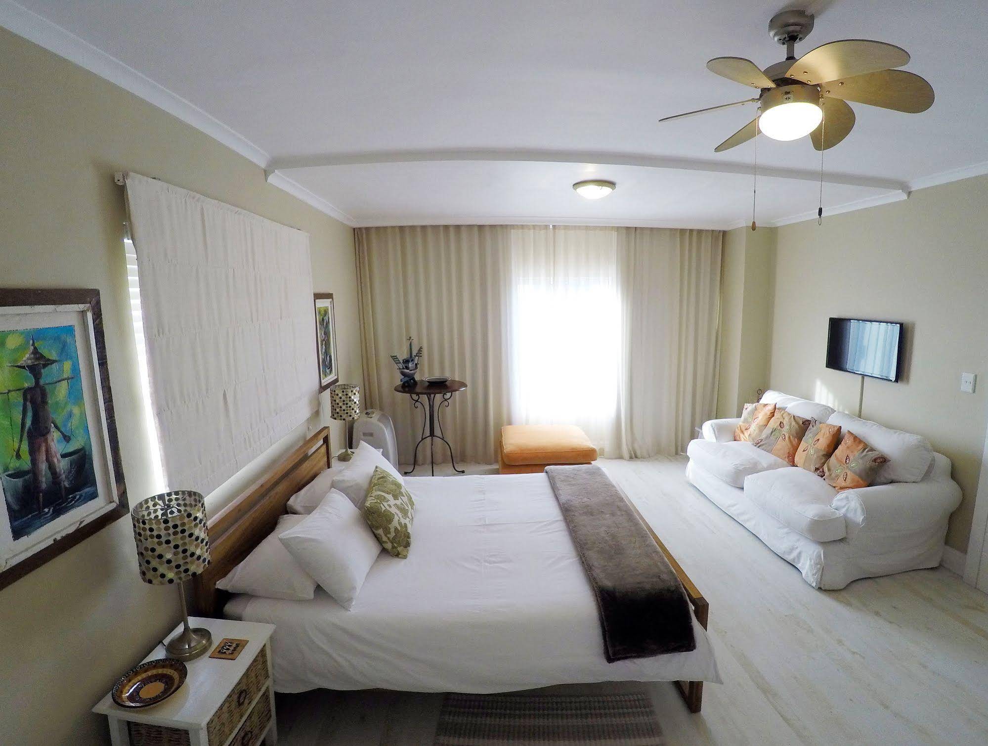 Dolphin Inn Guesthouse