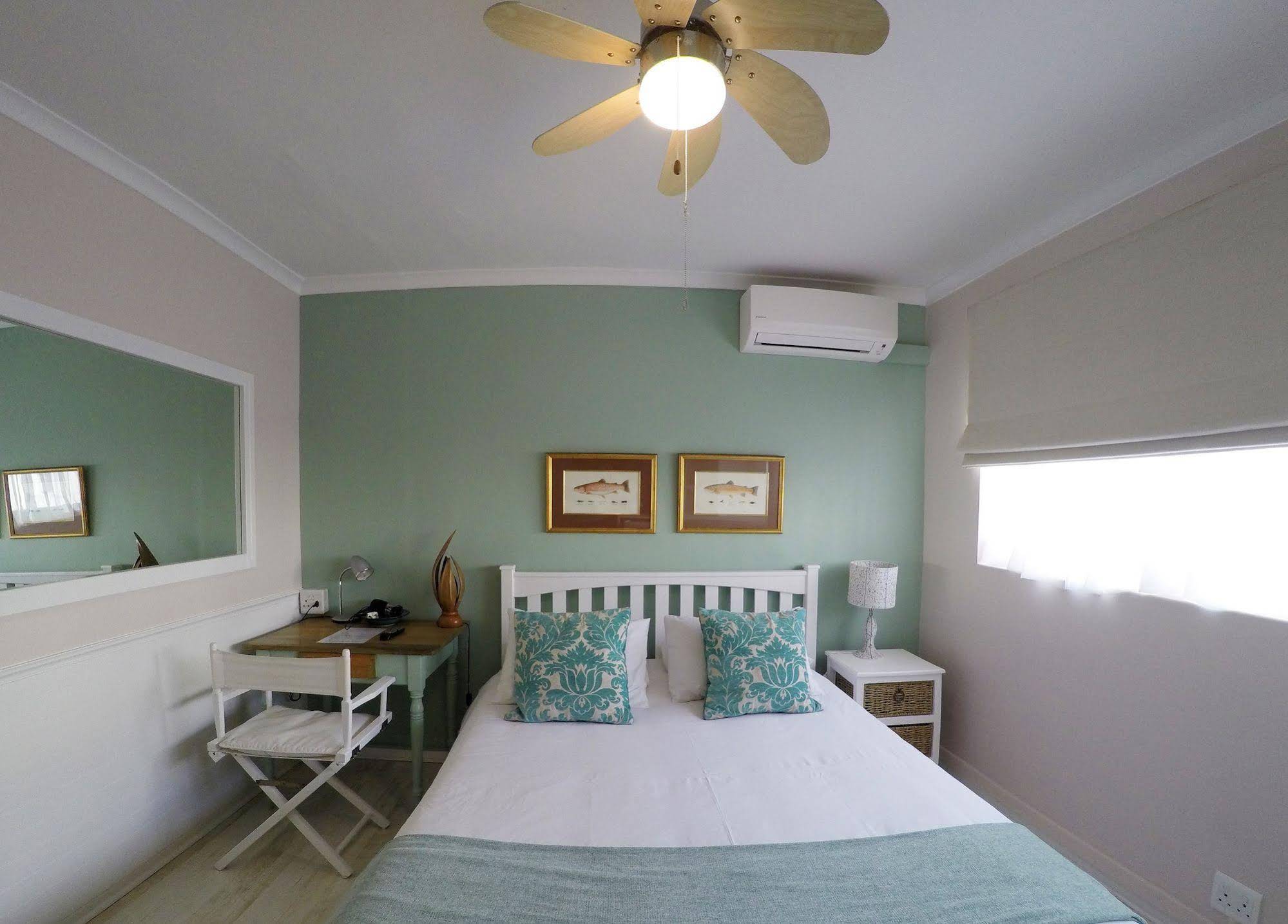 Dolphin Inn Guesthouse