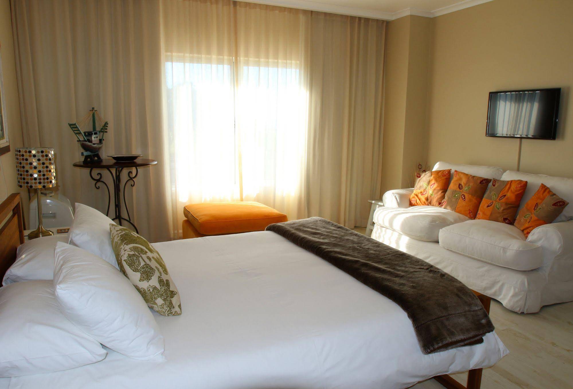 Dolphin Inn Guesthouse