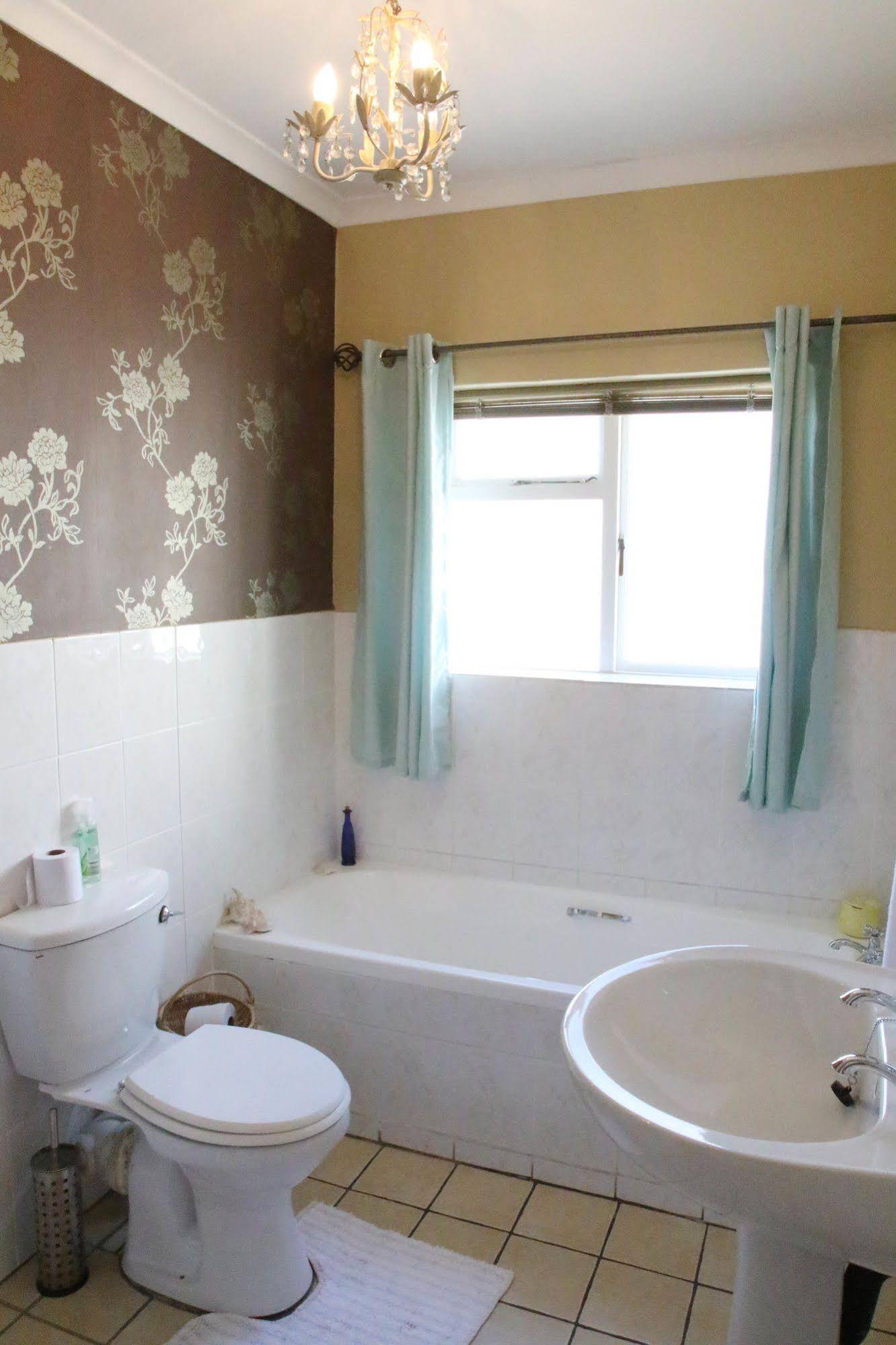 Dolphin Inn Guesthouse