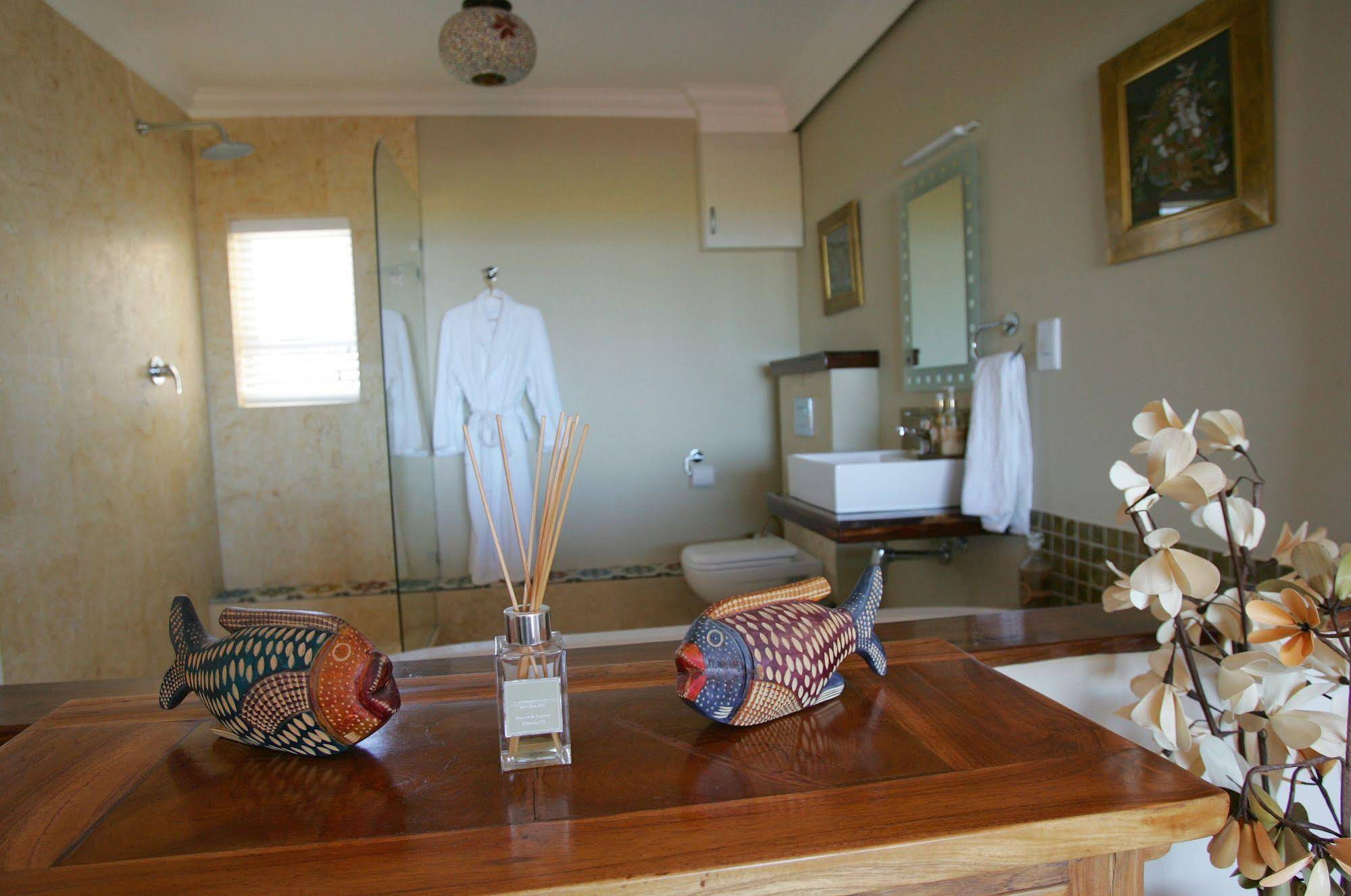 Dolphin Inn Guesthouse