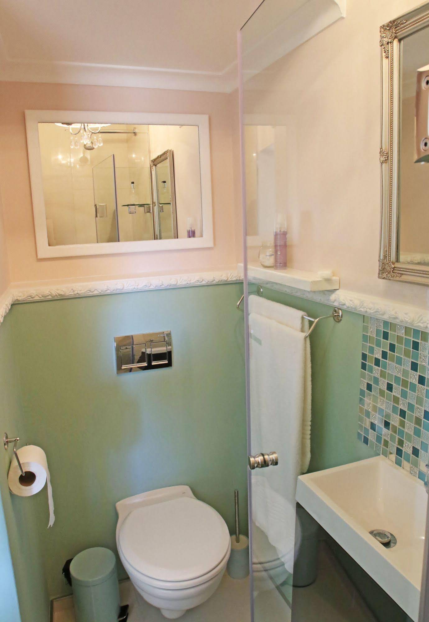 Dolphin Inn Guesthouse