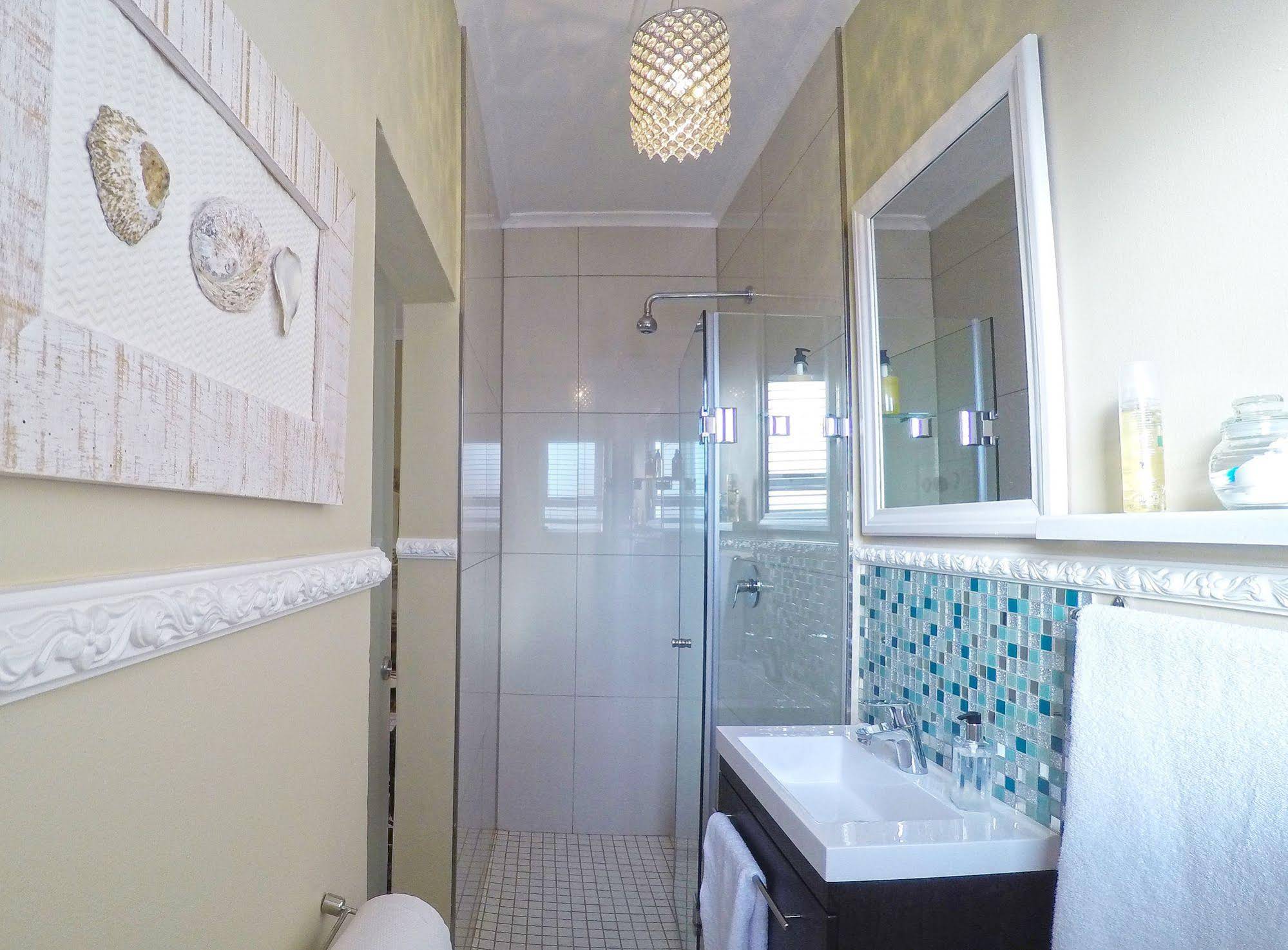 Dolphin Inn Guesthouse