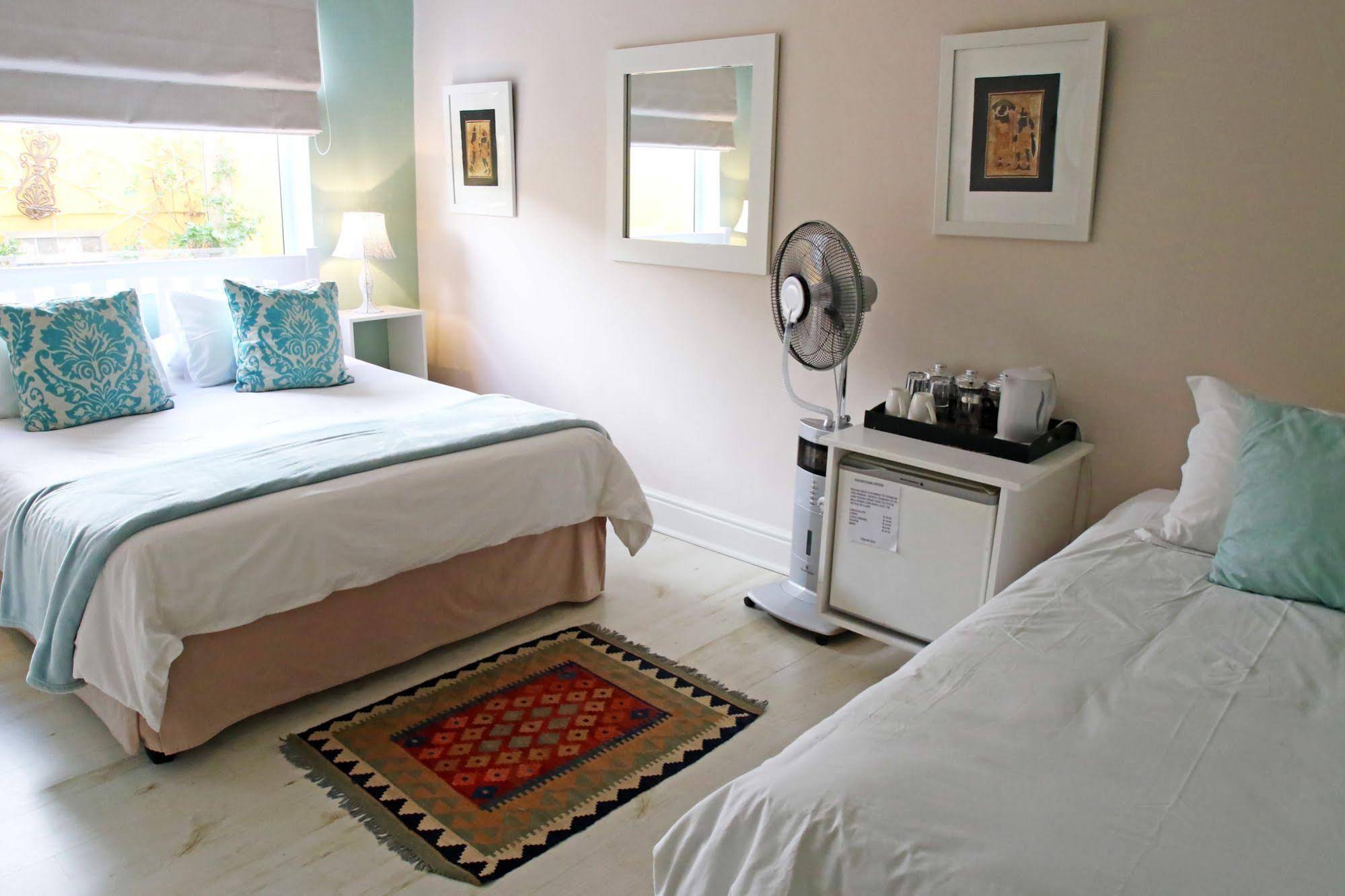 Dolphin Inn Guesthouse