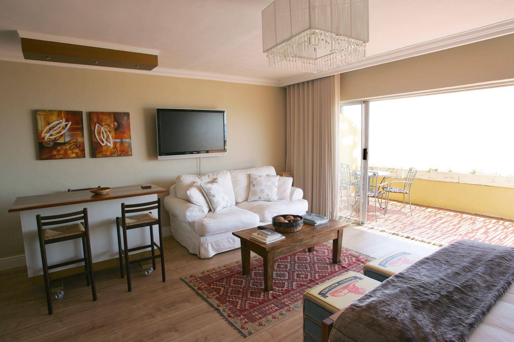 Dolphin Inn Guesthouse