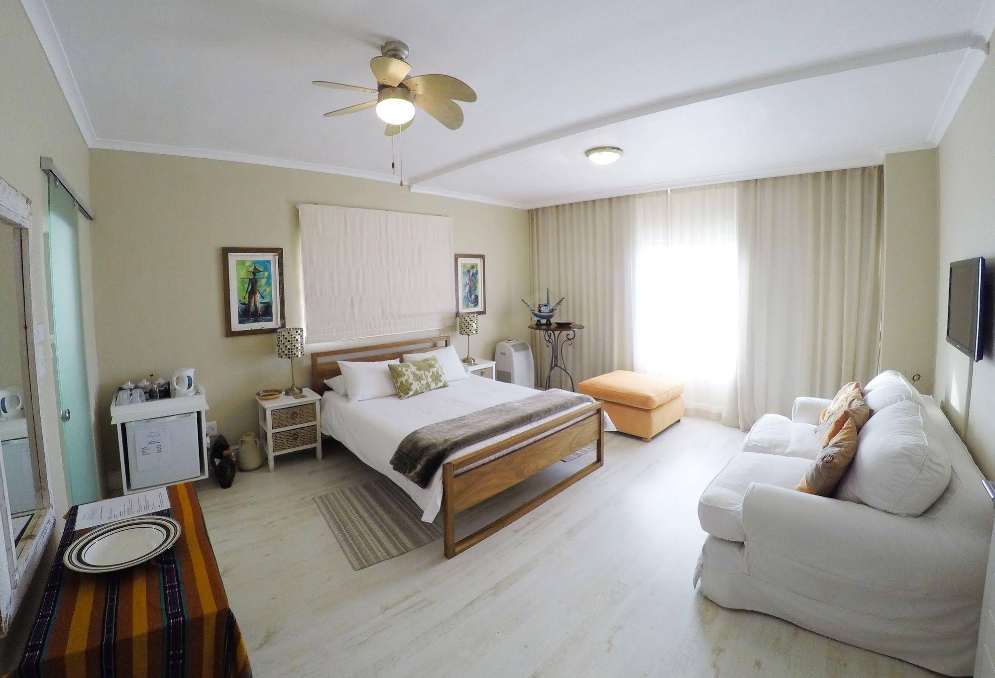 Dolphin Inn Guesthouse