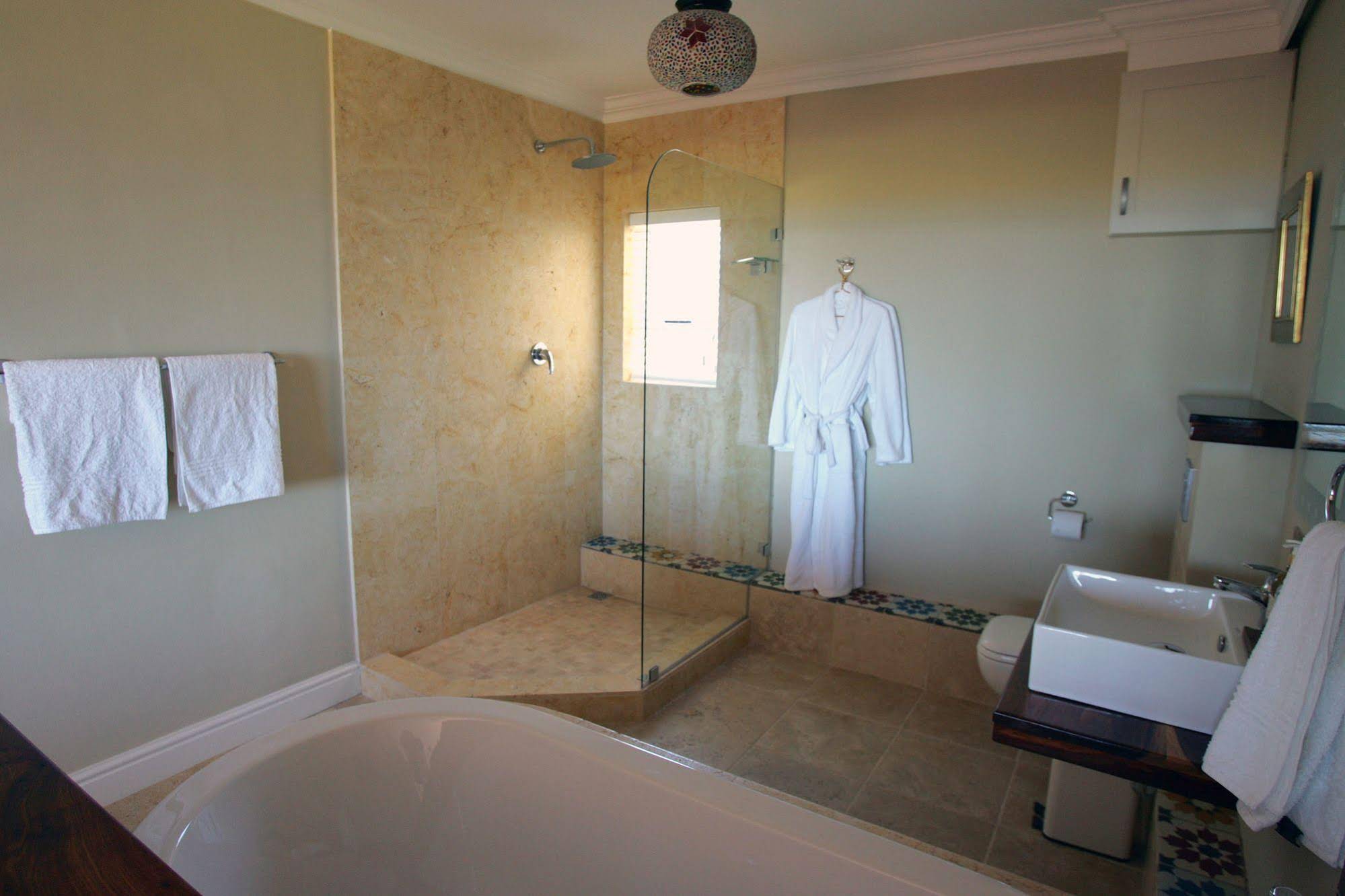 Dolphin Inn Guesthouse