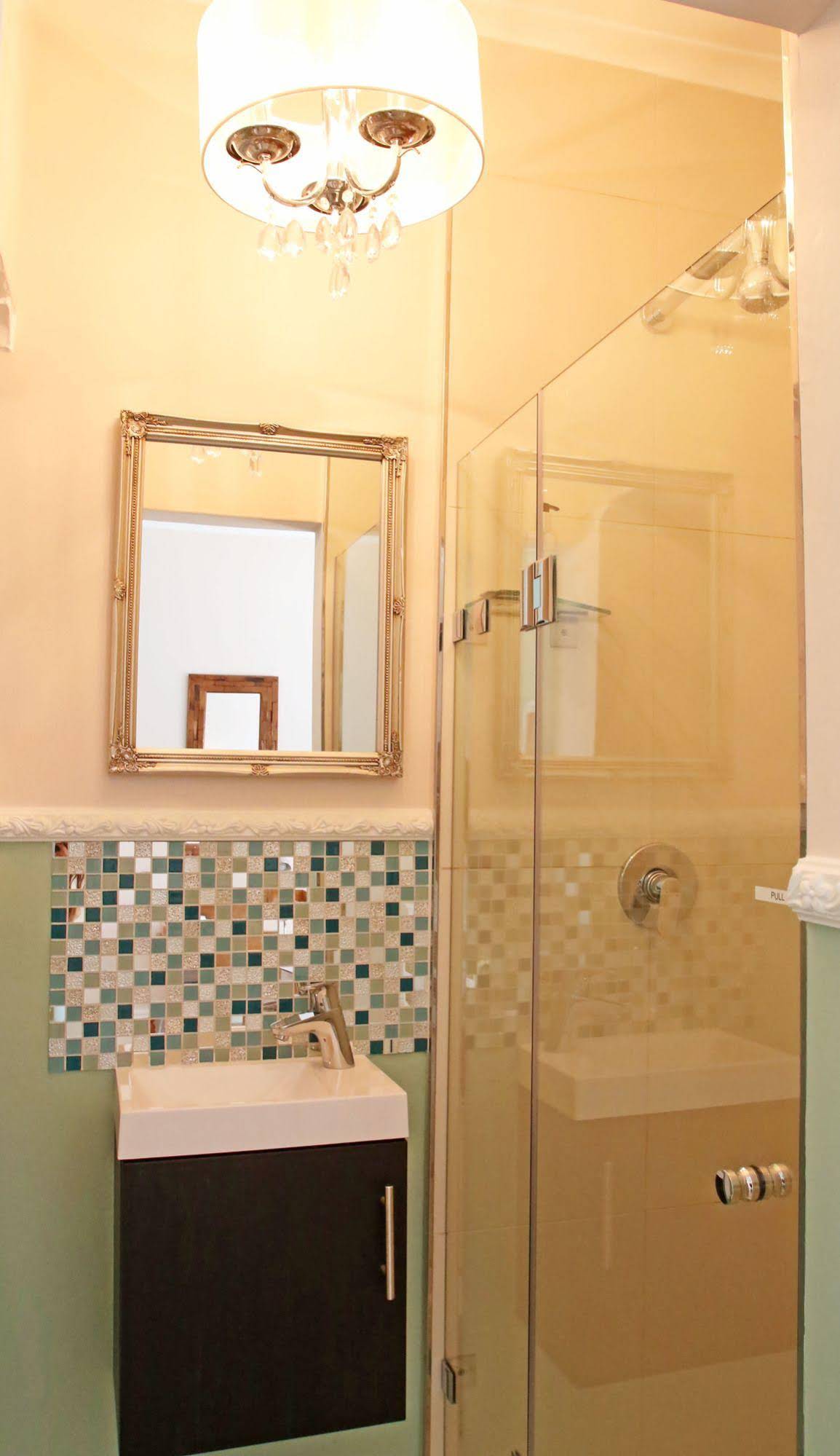 Dolphin Inn Guesthouse