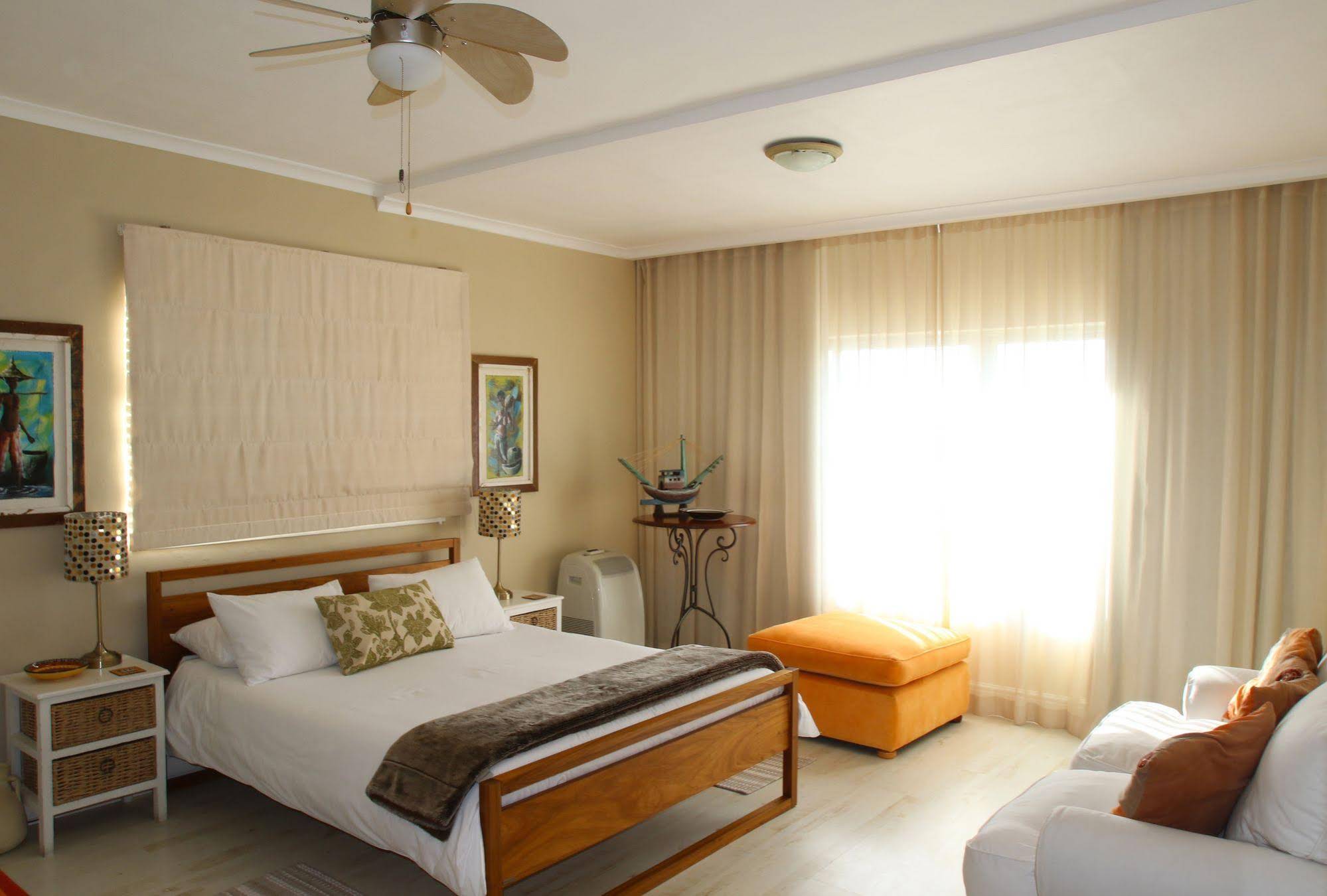 Dolphin Inn Guesthouse