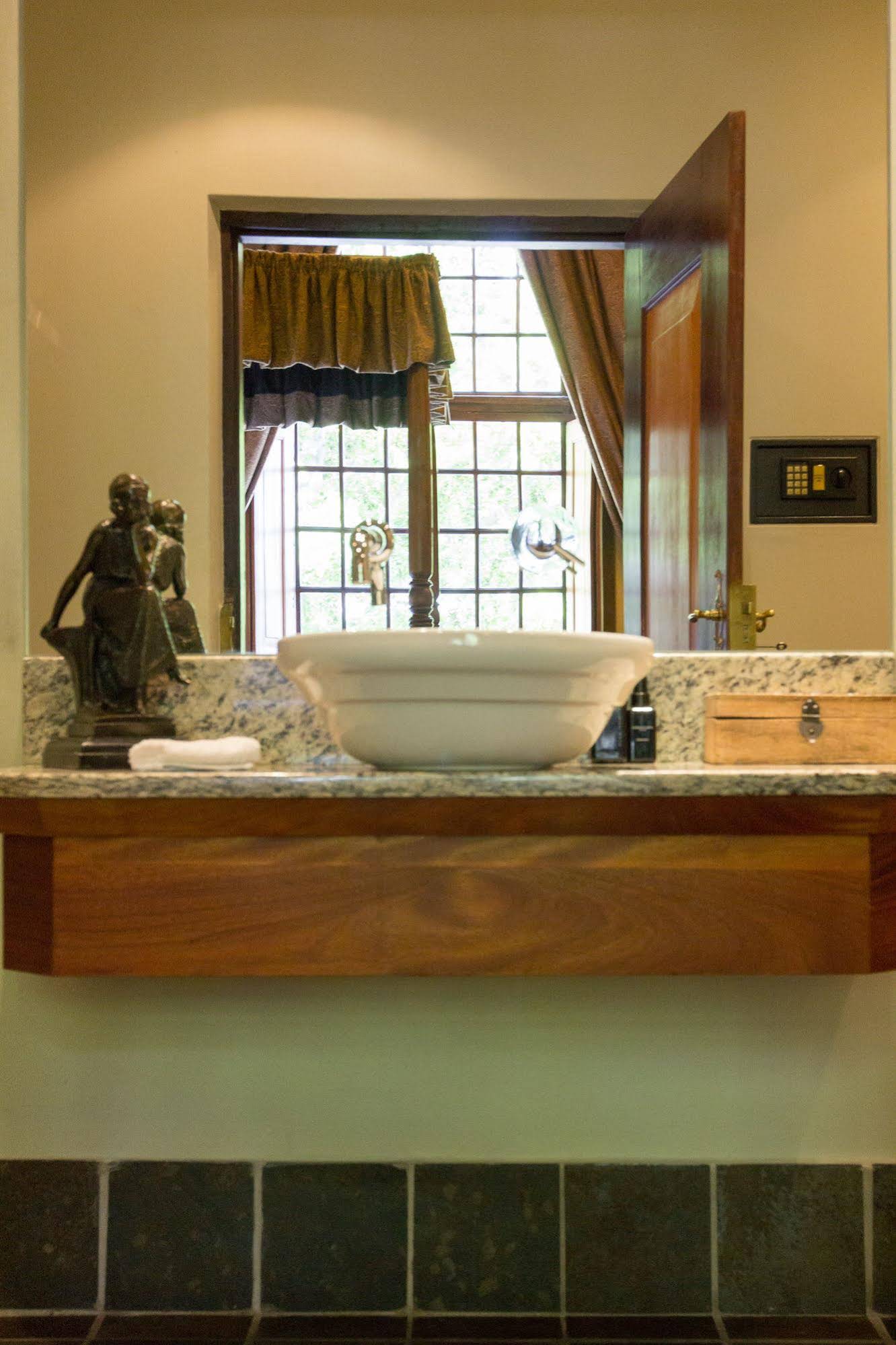 Dutch Manor Antique Hotel