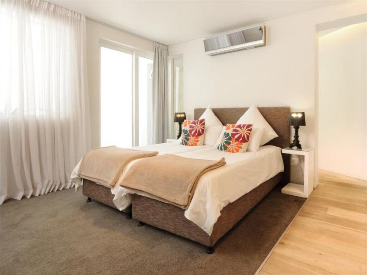 Ebb Tide Apartments