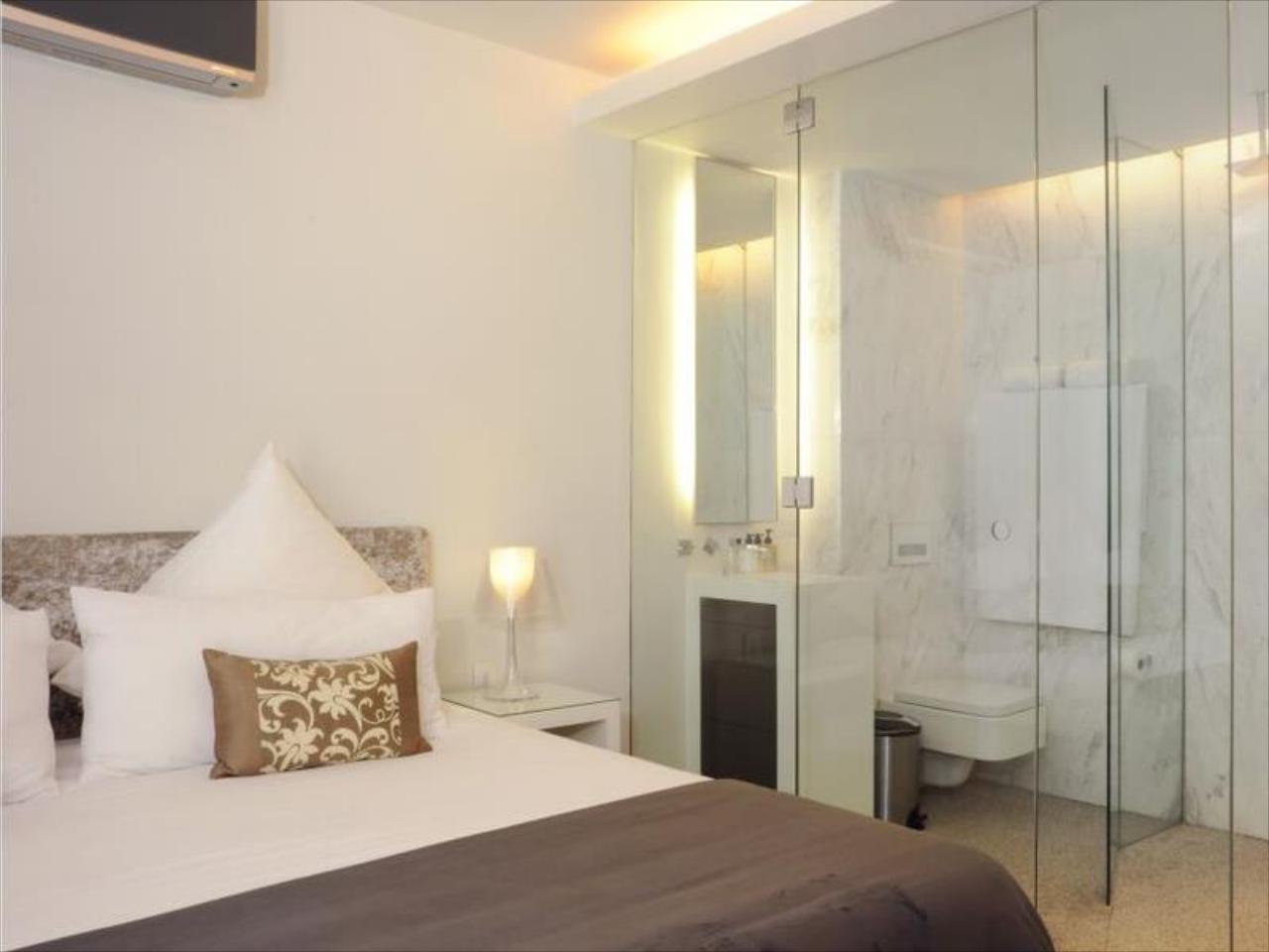 Ebb Tide Apartments