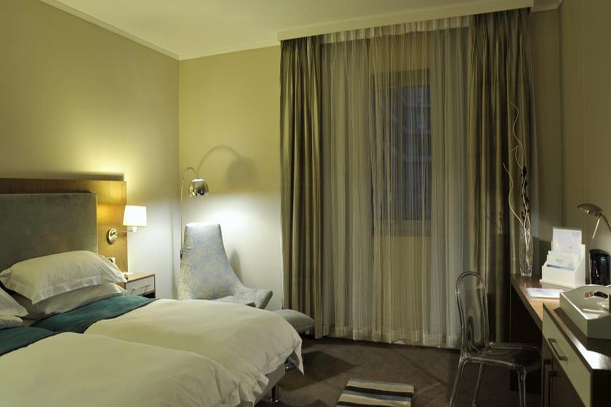 aha Harbour Bridge Hotel & Suites