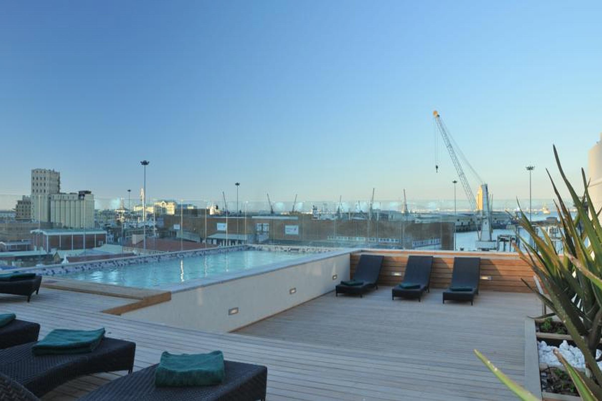 aha Harbour Bridge Hotel & Suites