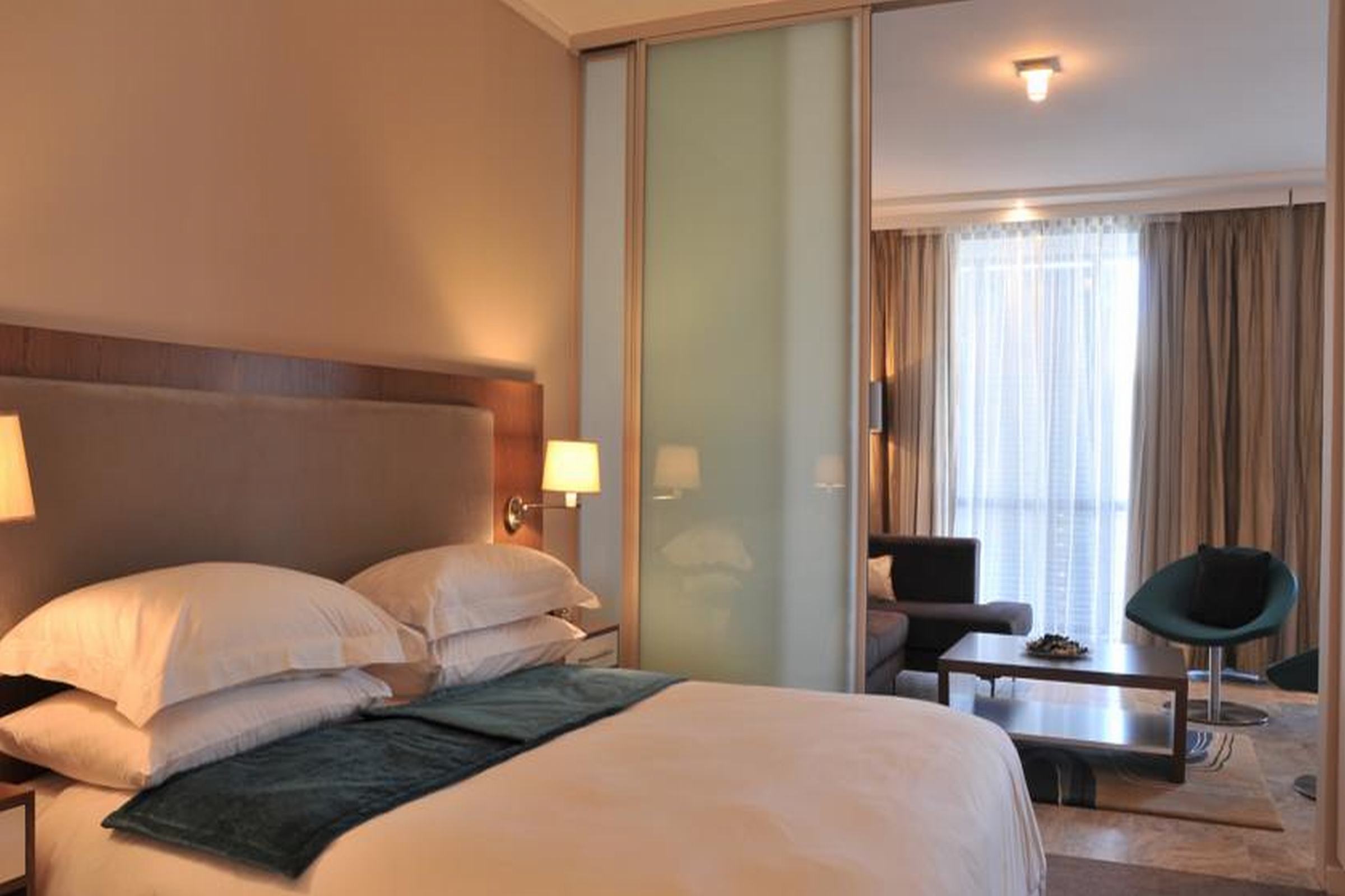 aha Harbour Bridge Hotel & Suites