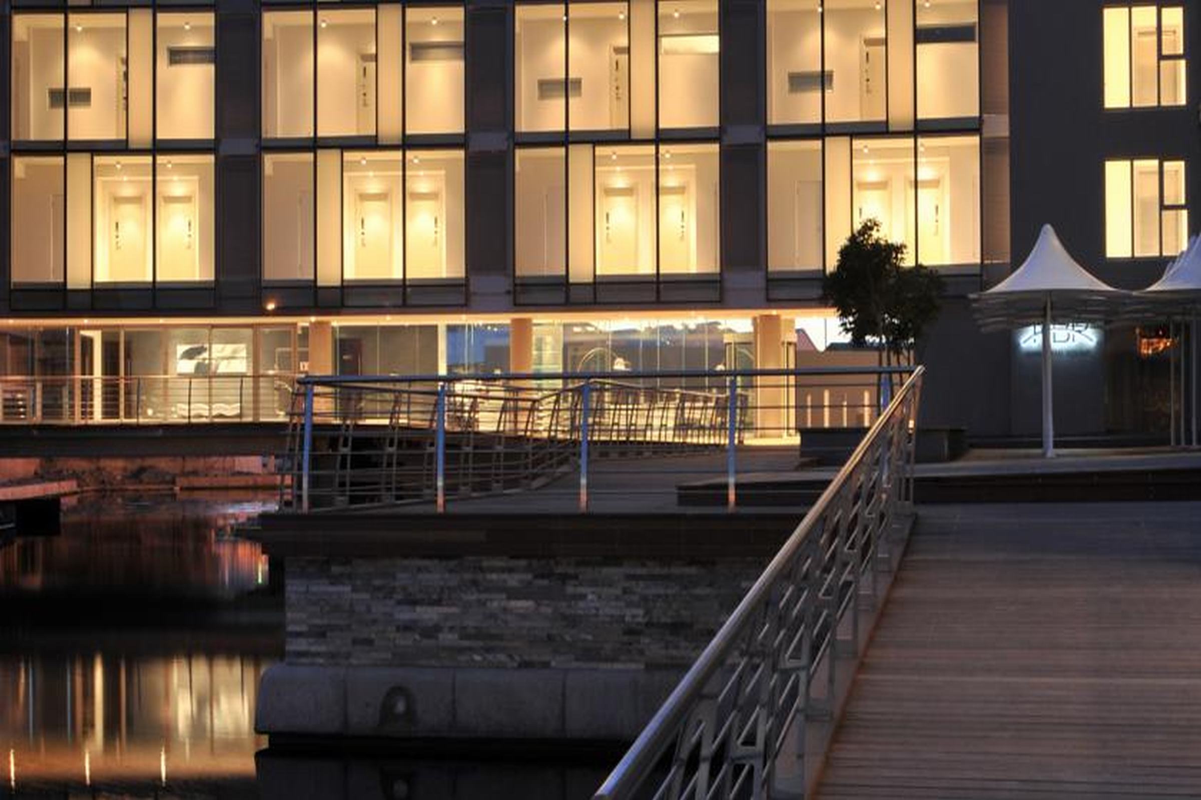 aha Harbour Bridge Hotel & Suites