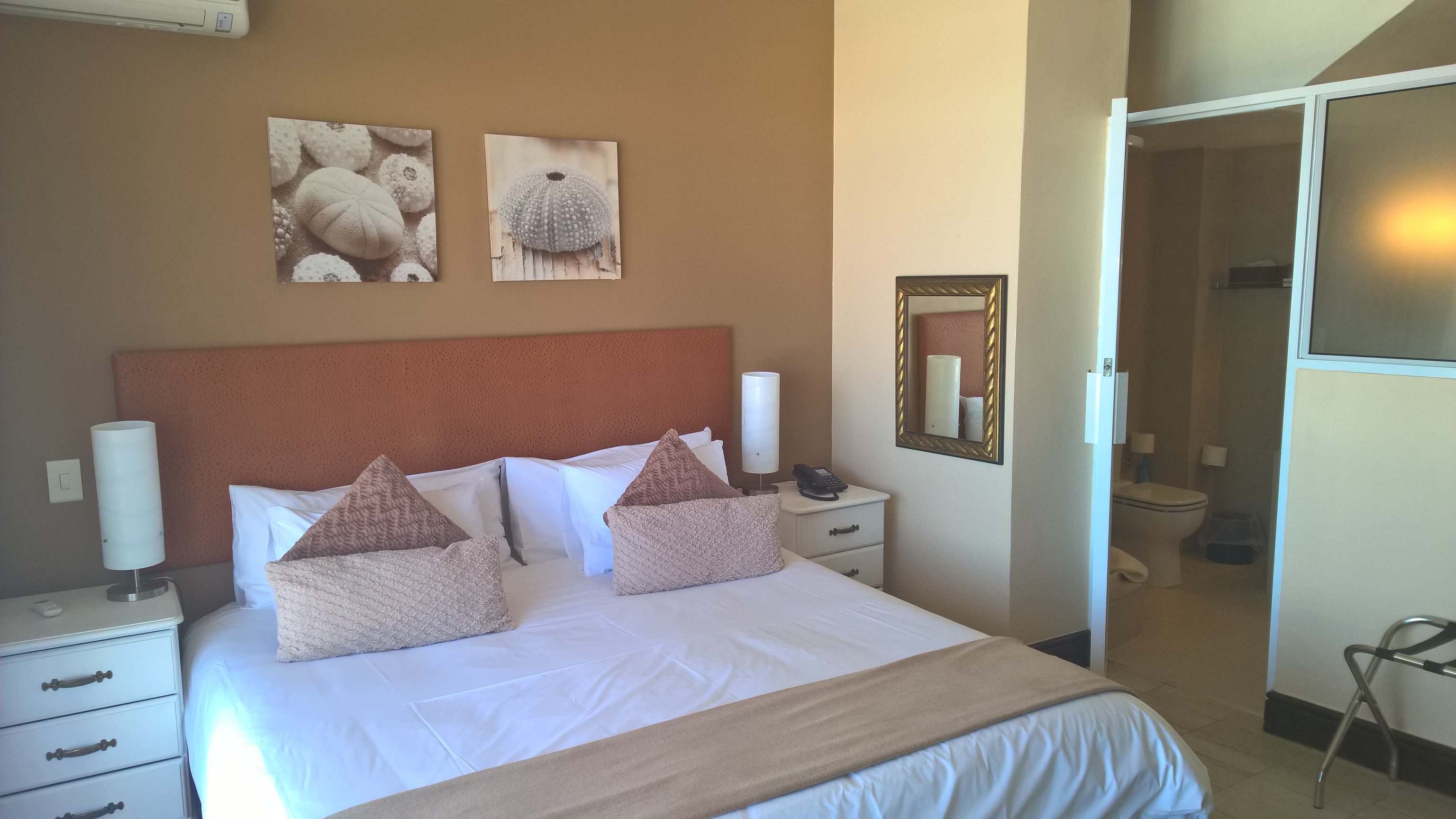 Sea Castle Hotel Camps Bay
