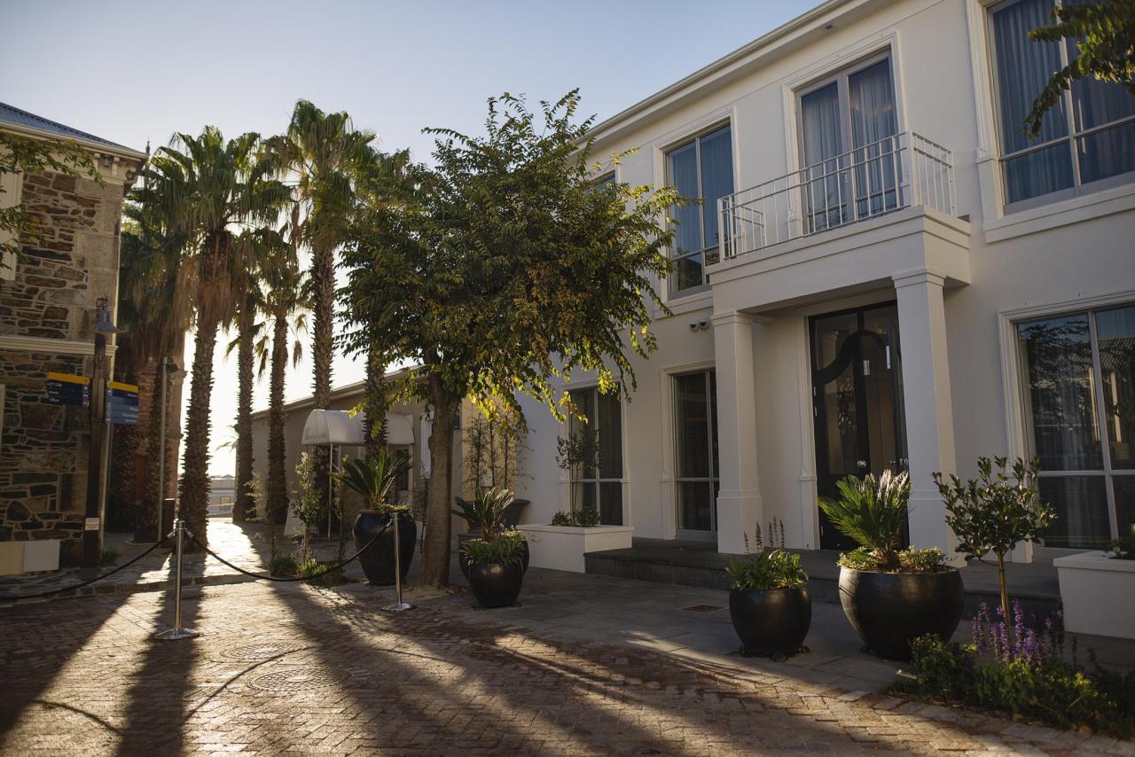 Queen Victoria Hotel & Manor House