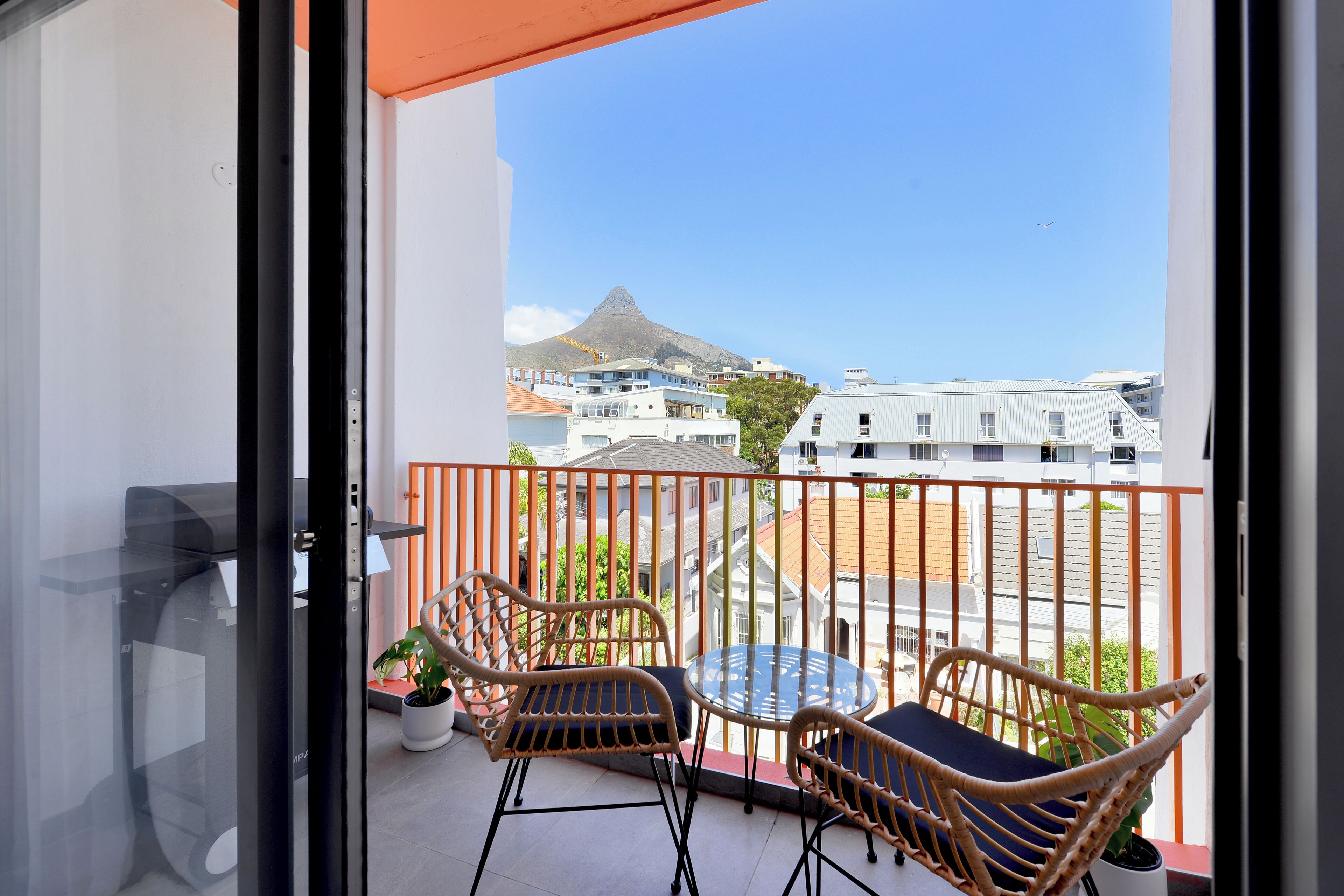 SIX ON N - Fluent Luxury Serviced Apartments