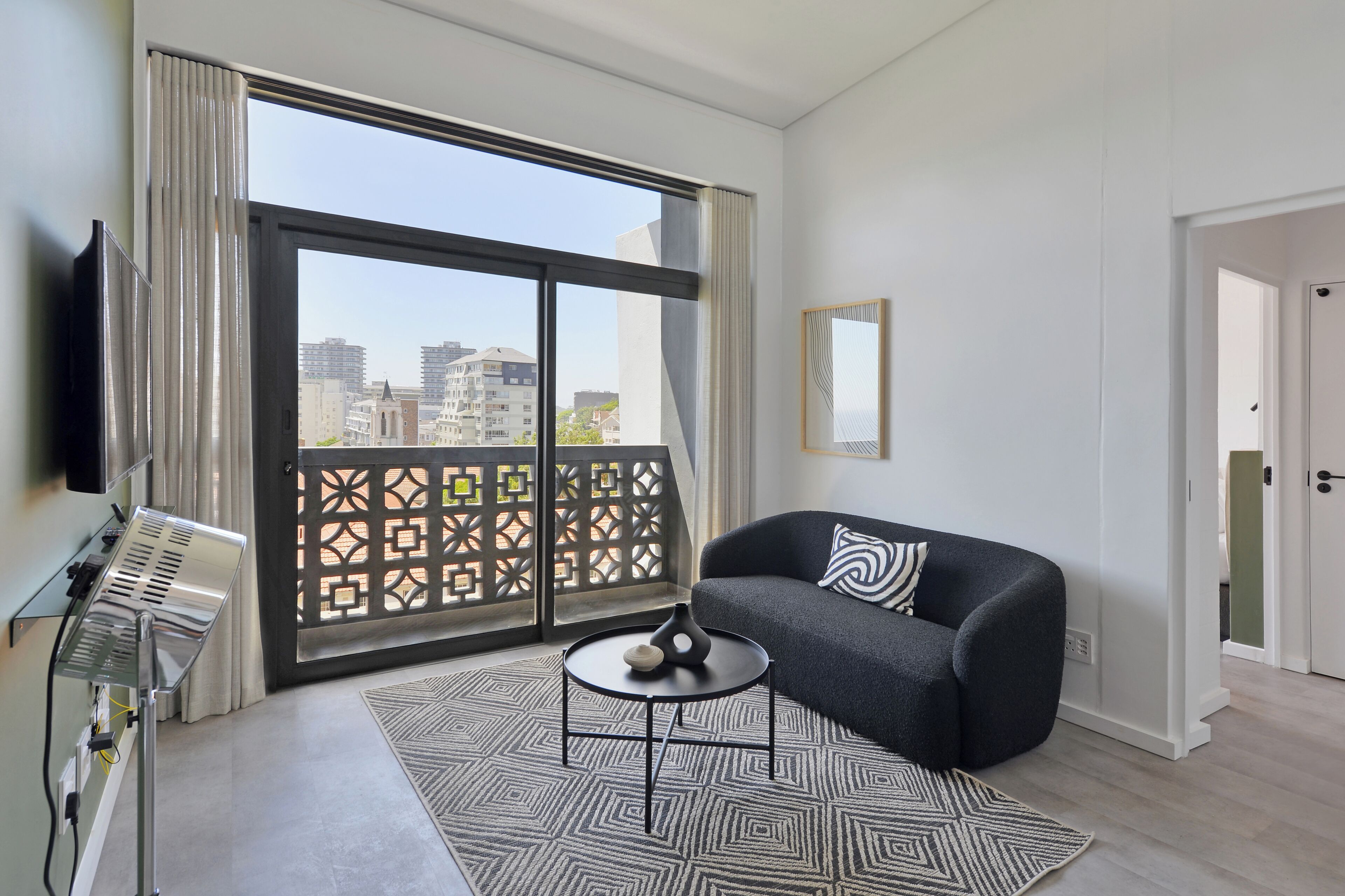 SIX ON N - Fluent Luxury Serviced Apartments