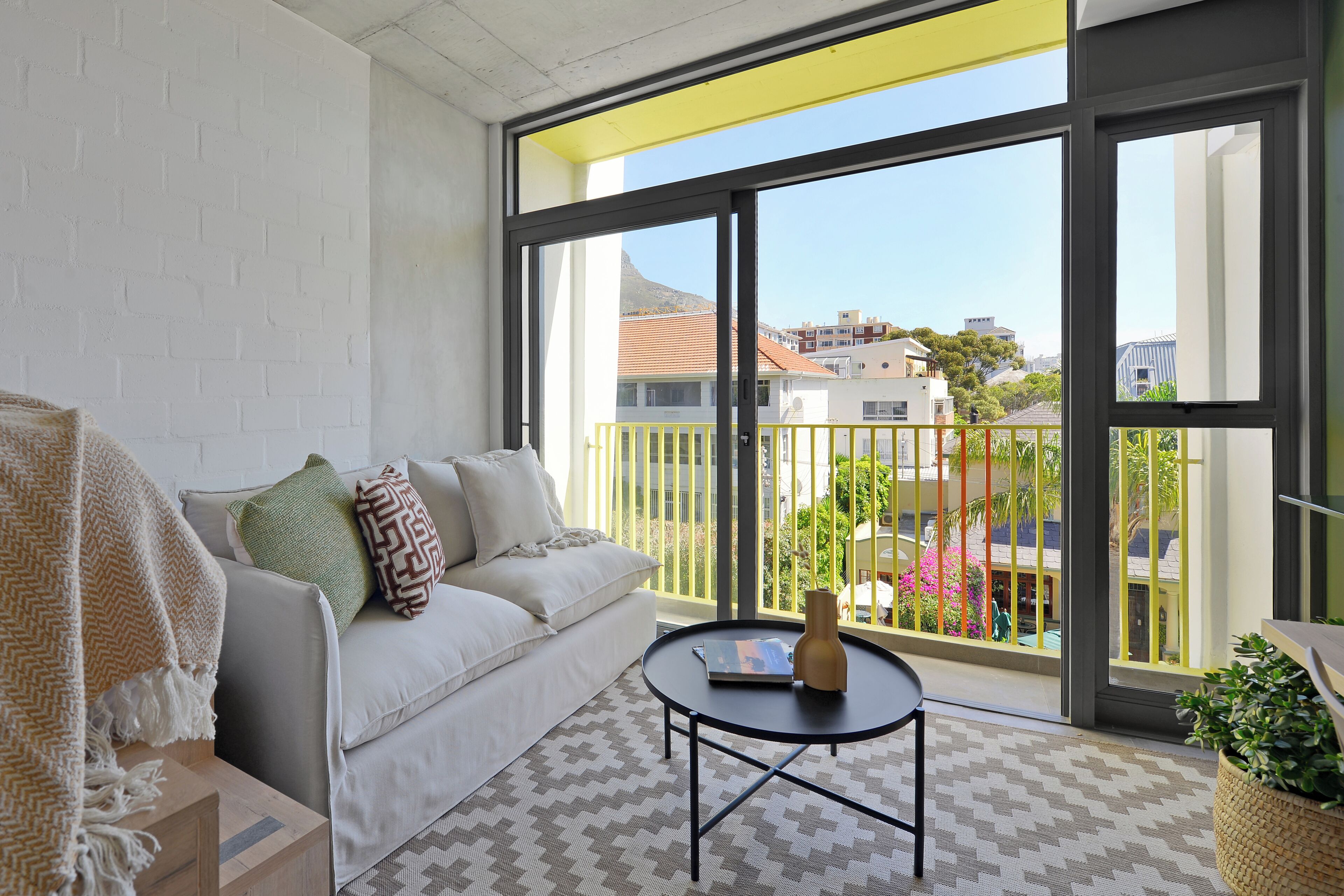 SIX ON N - Fluent Luxury Serviced Apartments