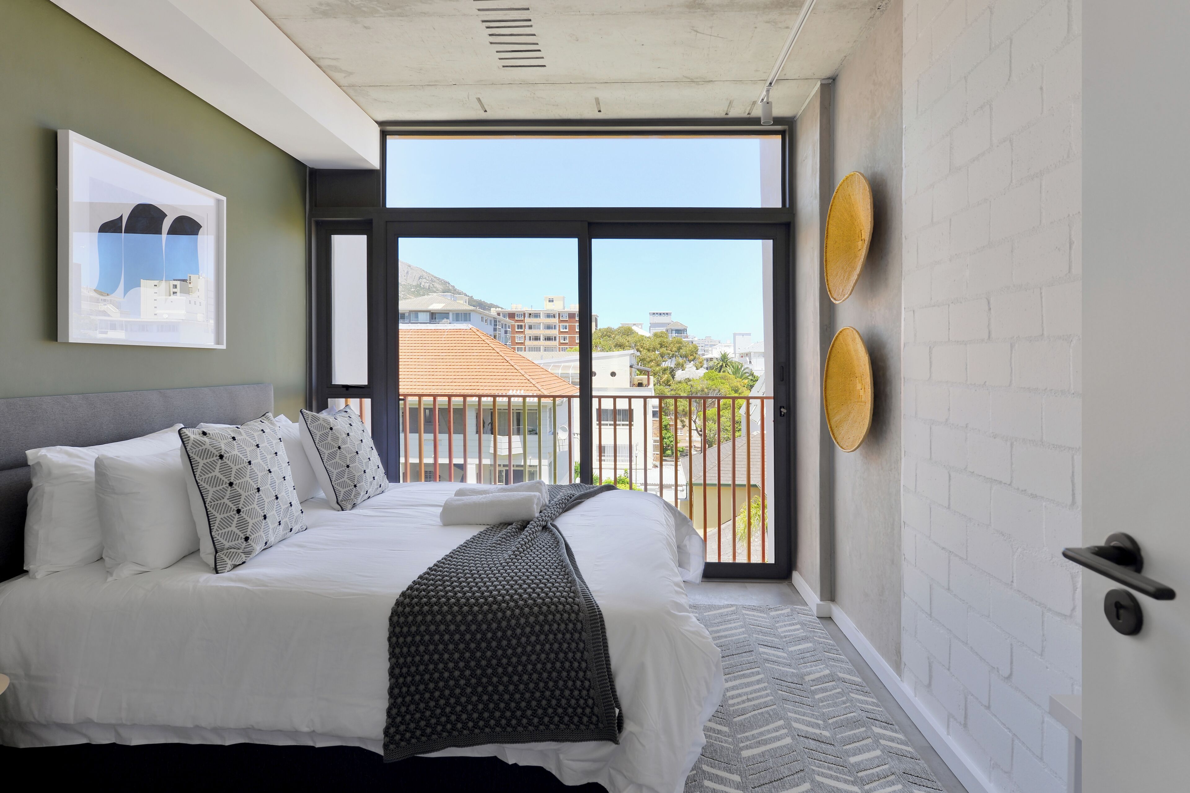 SIX ON N - Fluent Luxury Serviced Apartments