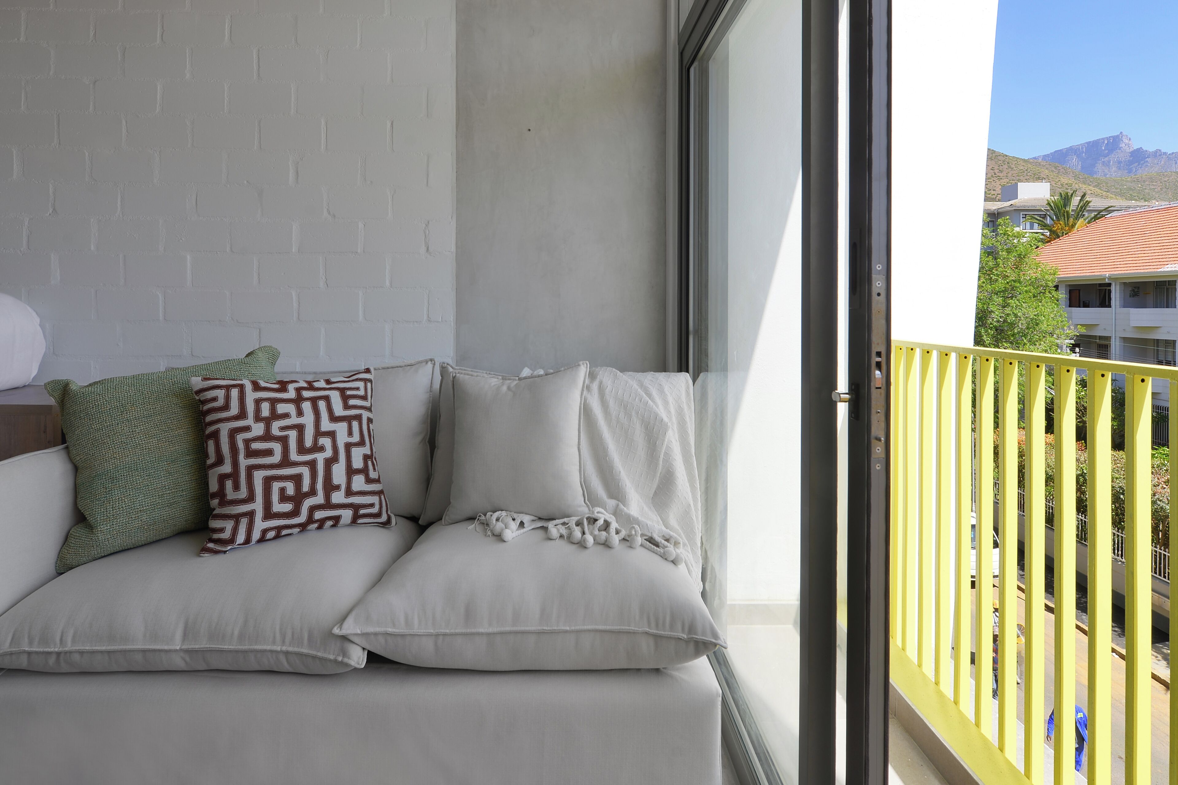 SIX ON N - Fluent Luxury Serviced Apartments